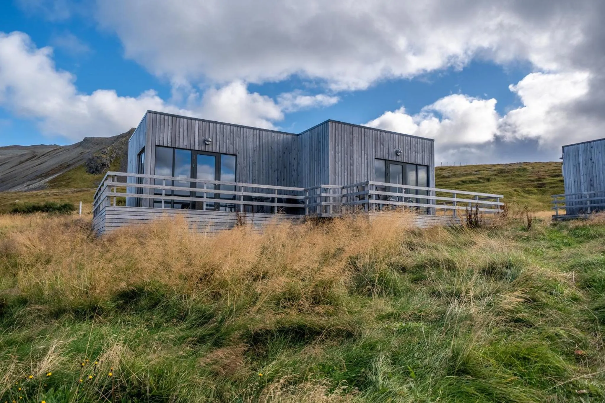 Property building in Dis Cottages