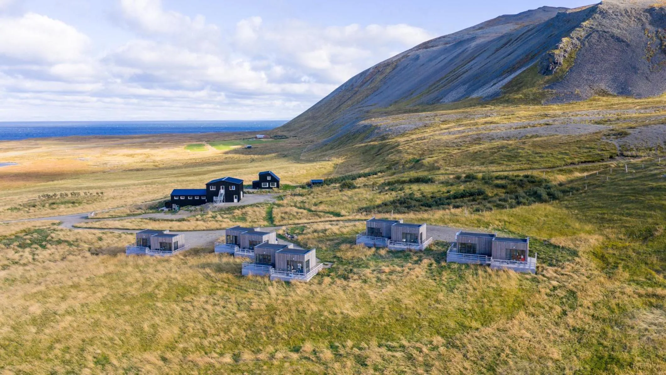 Property building in Dis Cottages