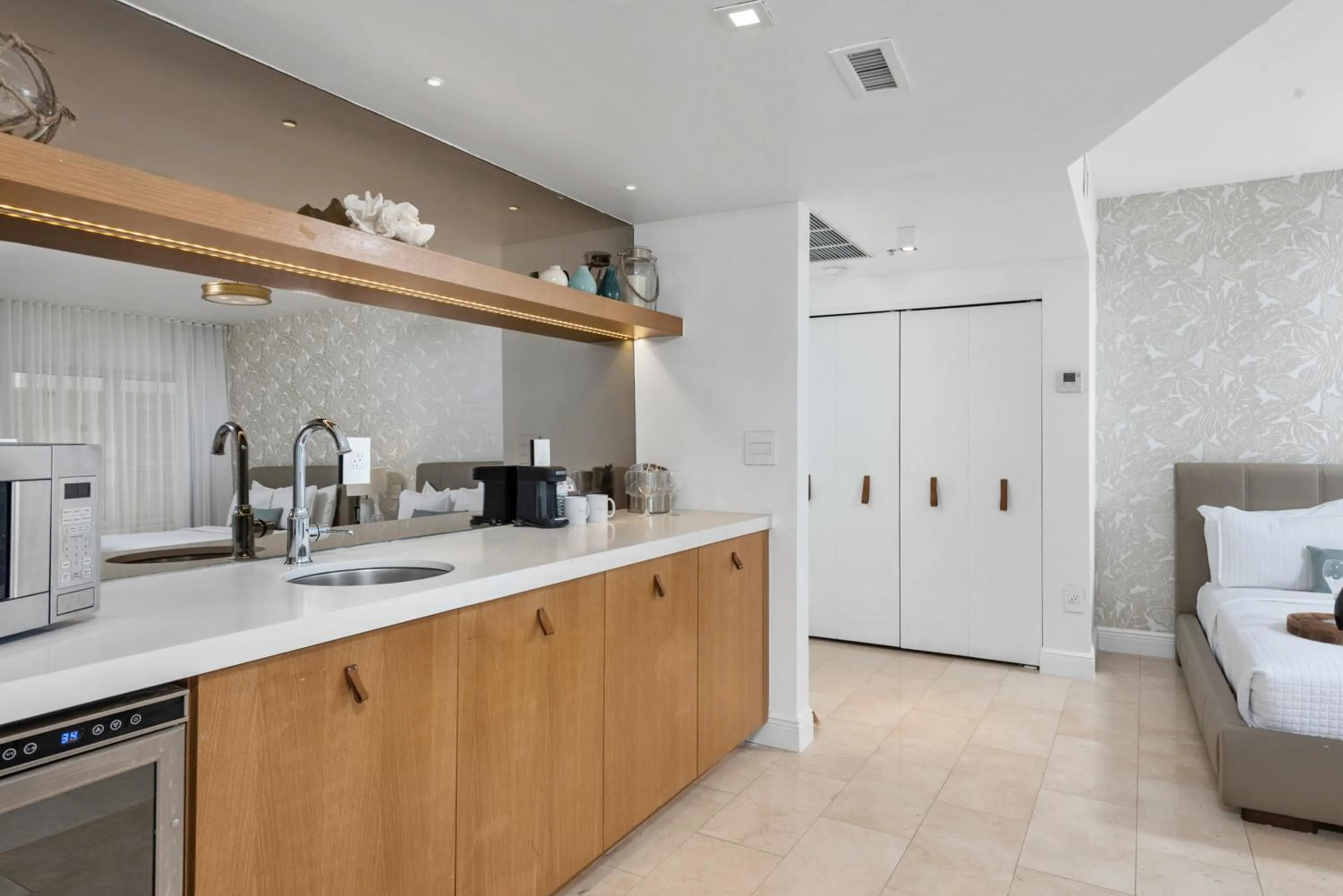 Kitchen or kitchenette in Bentley Hotel South Beach