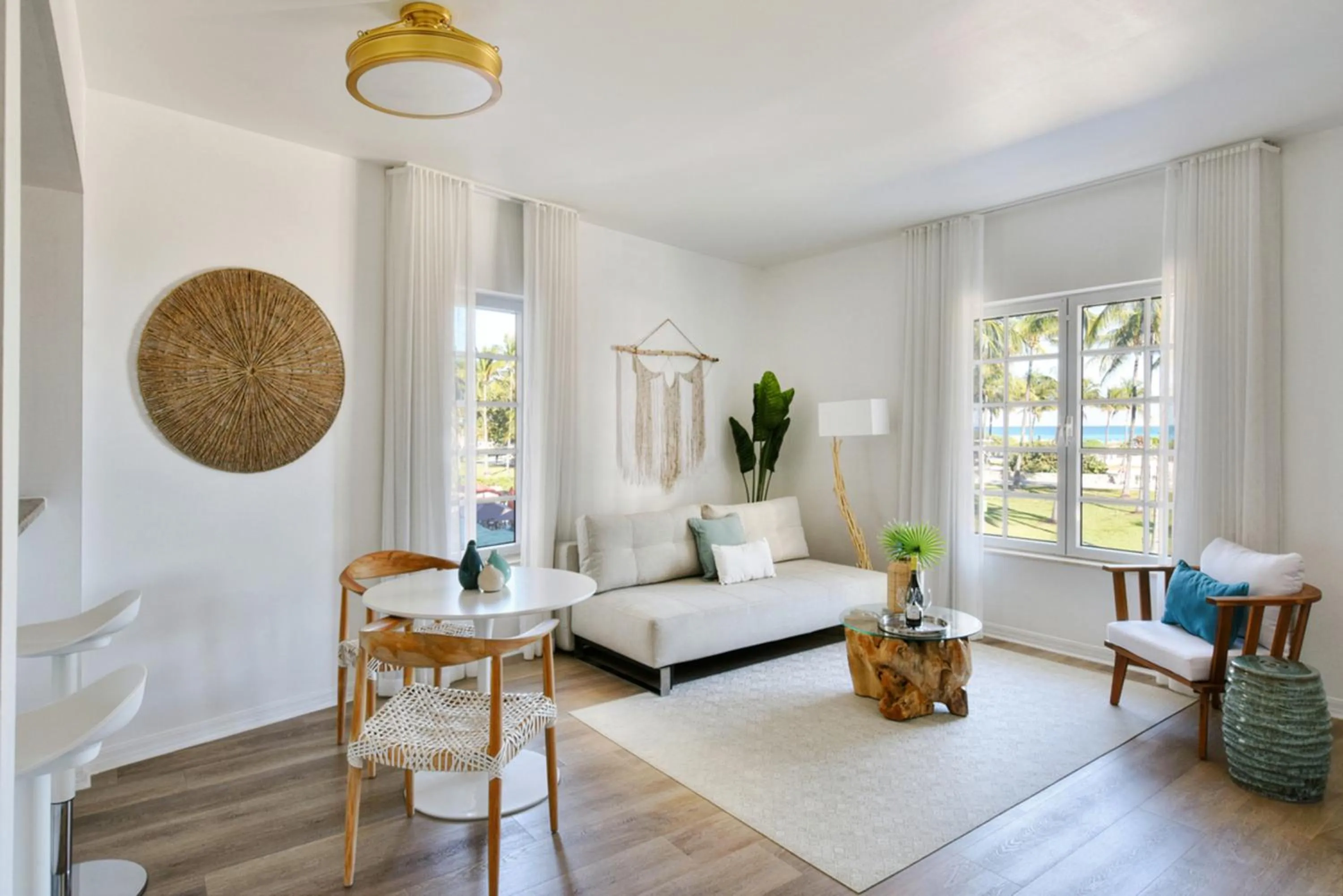 Living room, Bed in Bentley Hotel South Beach