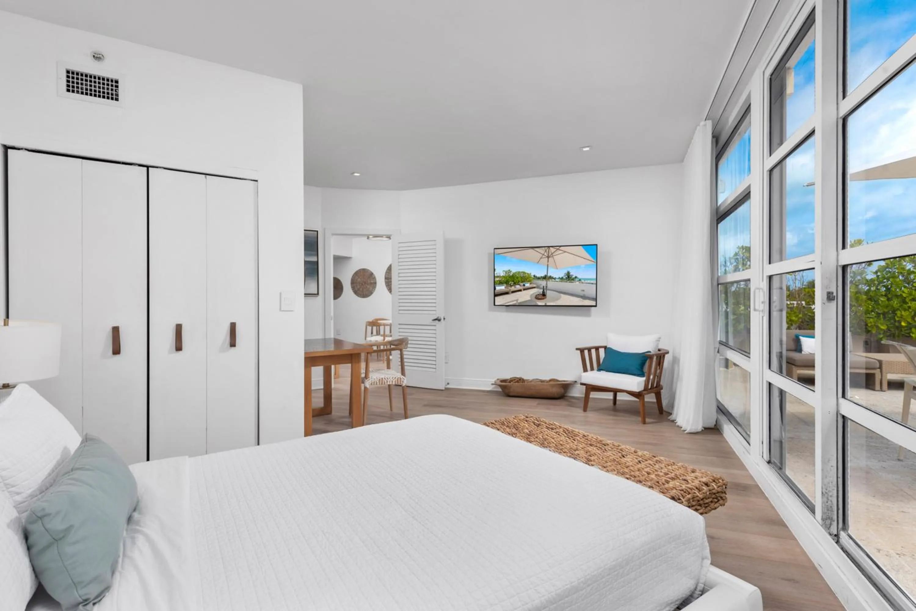 Bedroom, Bed in Bentley Hotel South Beach