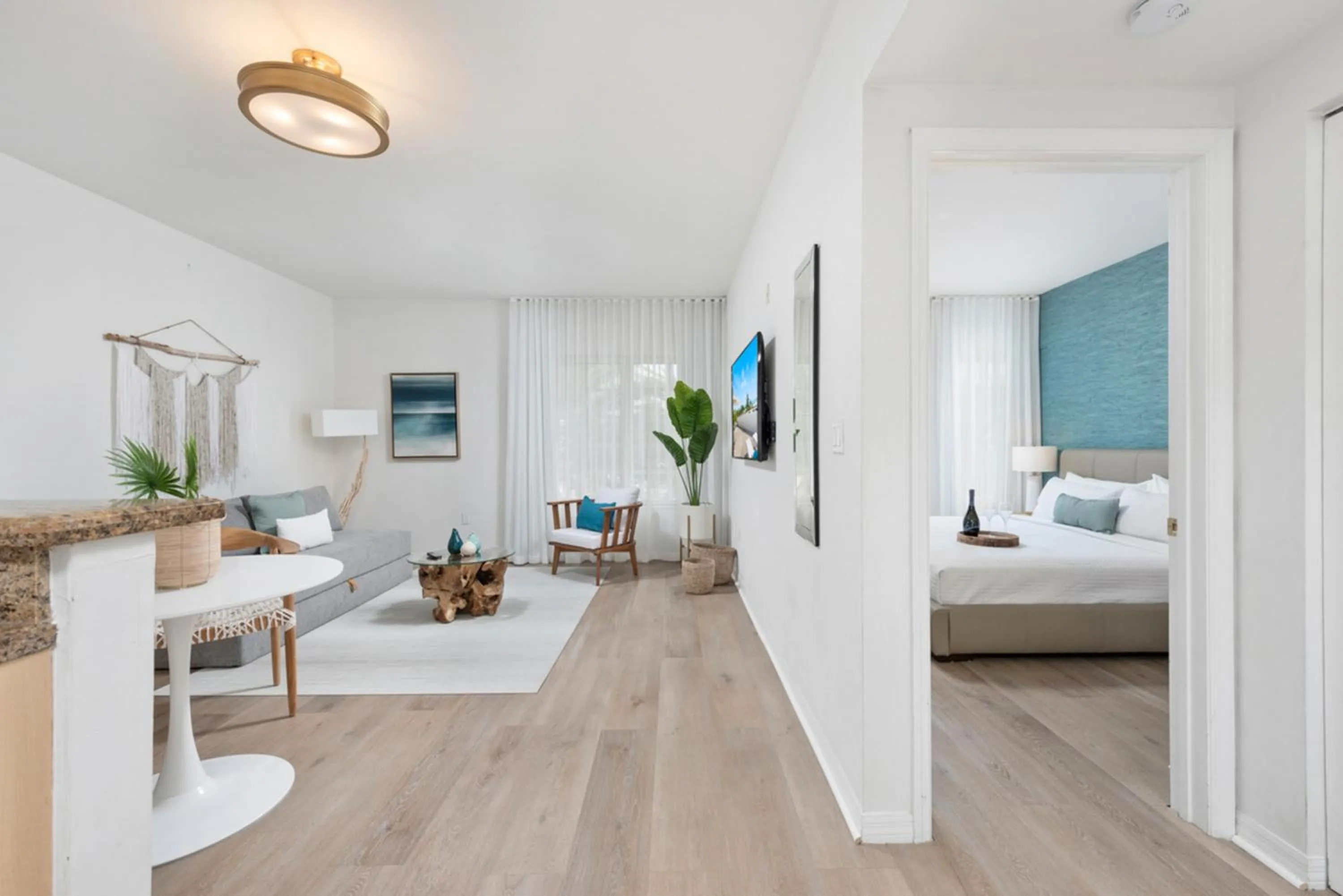 Living room, Bed in Bentley Hotel South Beach