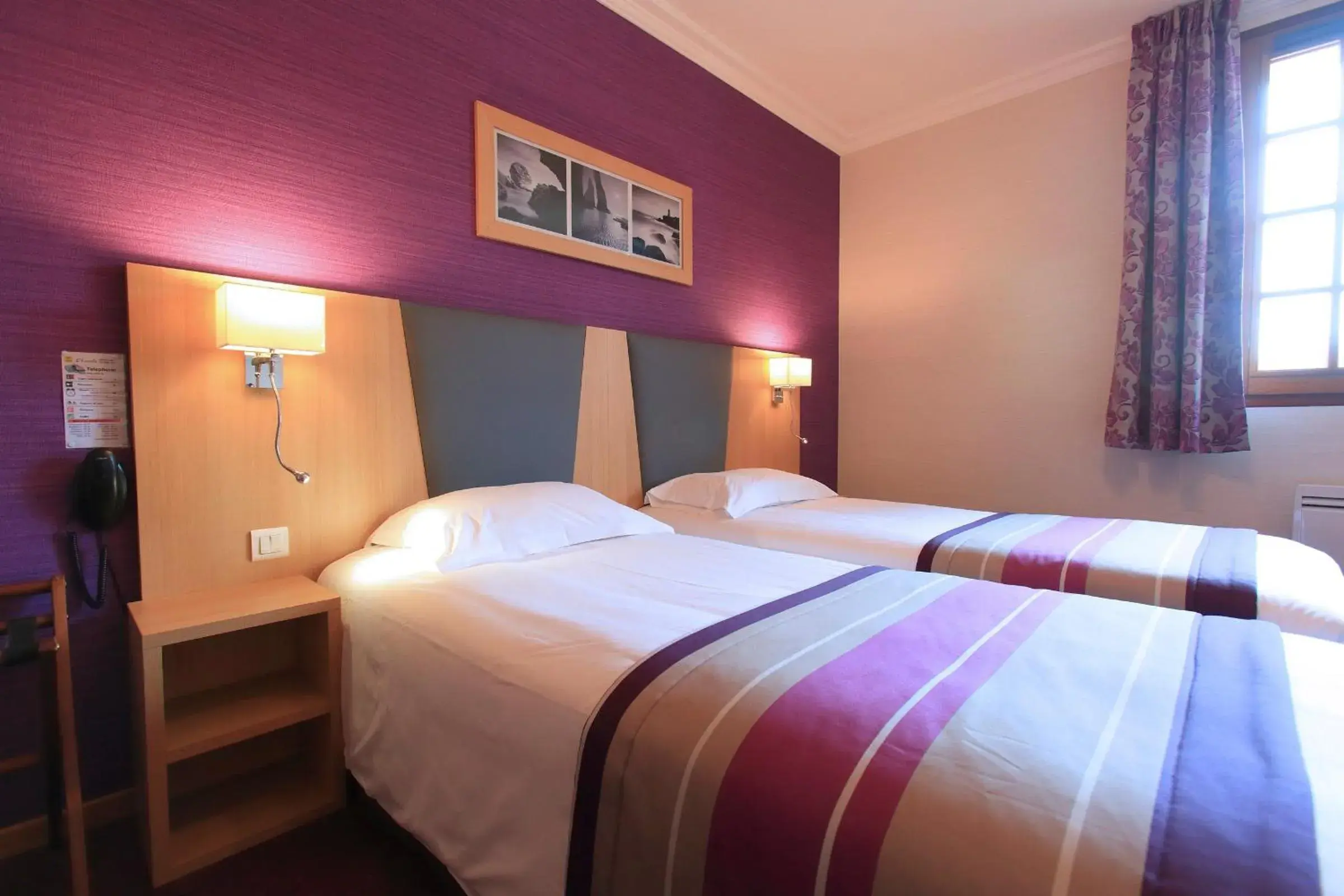 Superior Twin Room in Hôtel L'Escale - Piscine & SPA Superior Twin Room in Hôtel L'Escale - Piscine & SPA