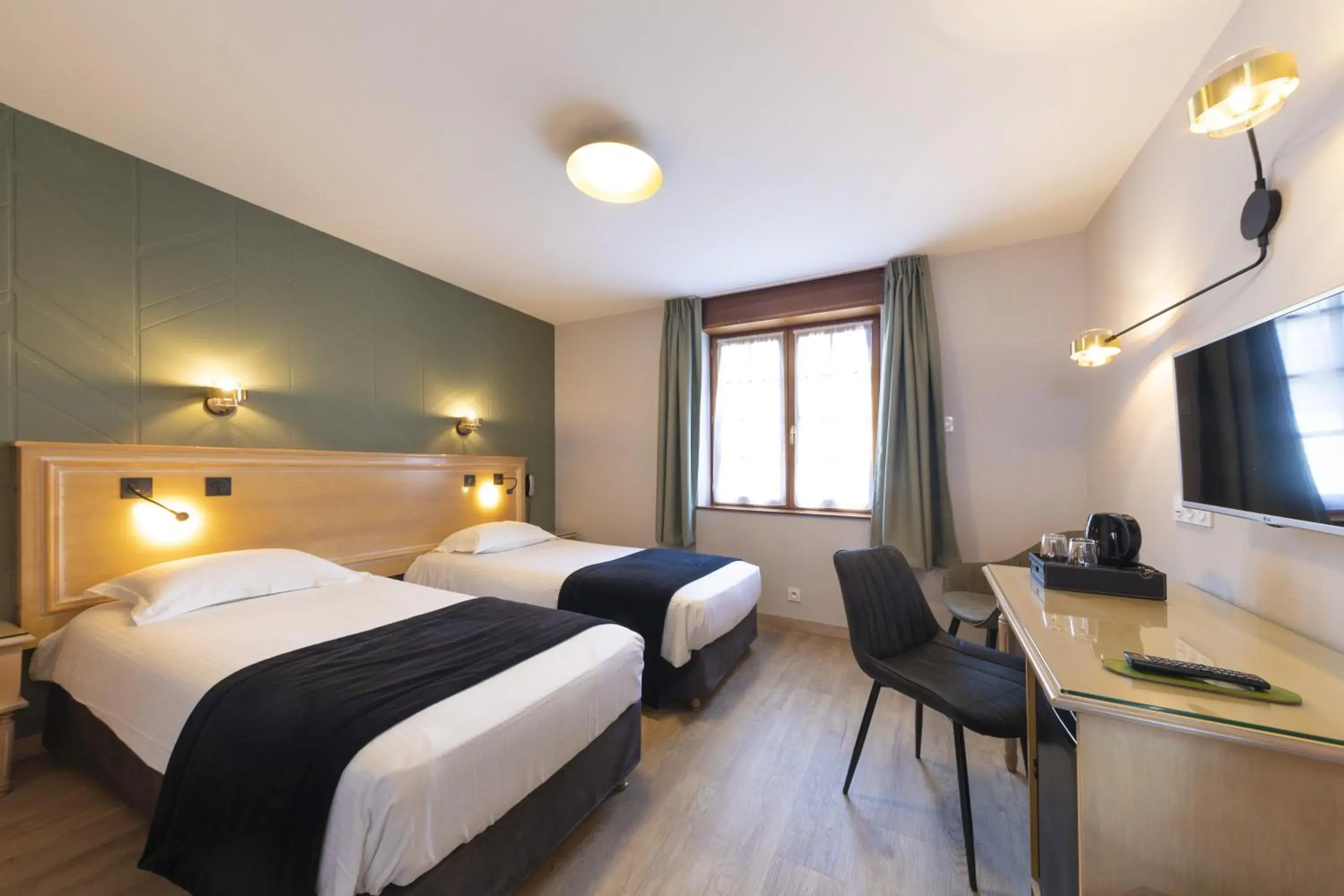 Superior Twin Room in Hôtel L'Escale - Piscine & SPA Superior Twin Room in Hôtel L'Escale - Piscine & SPA