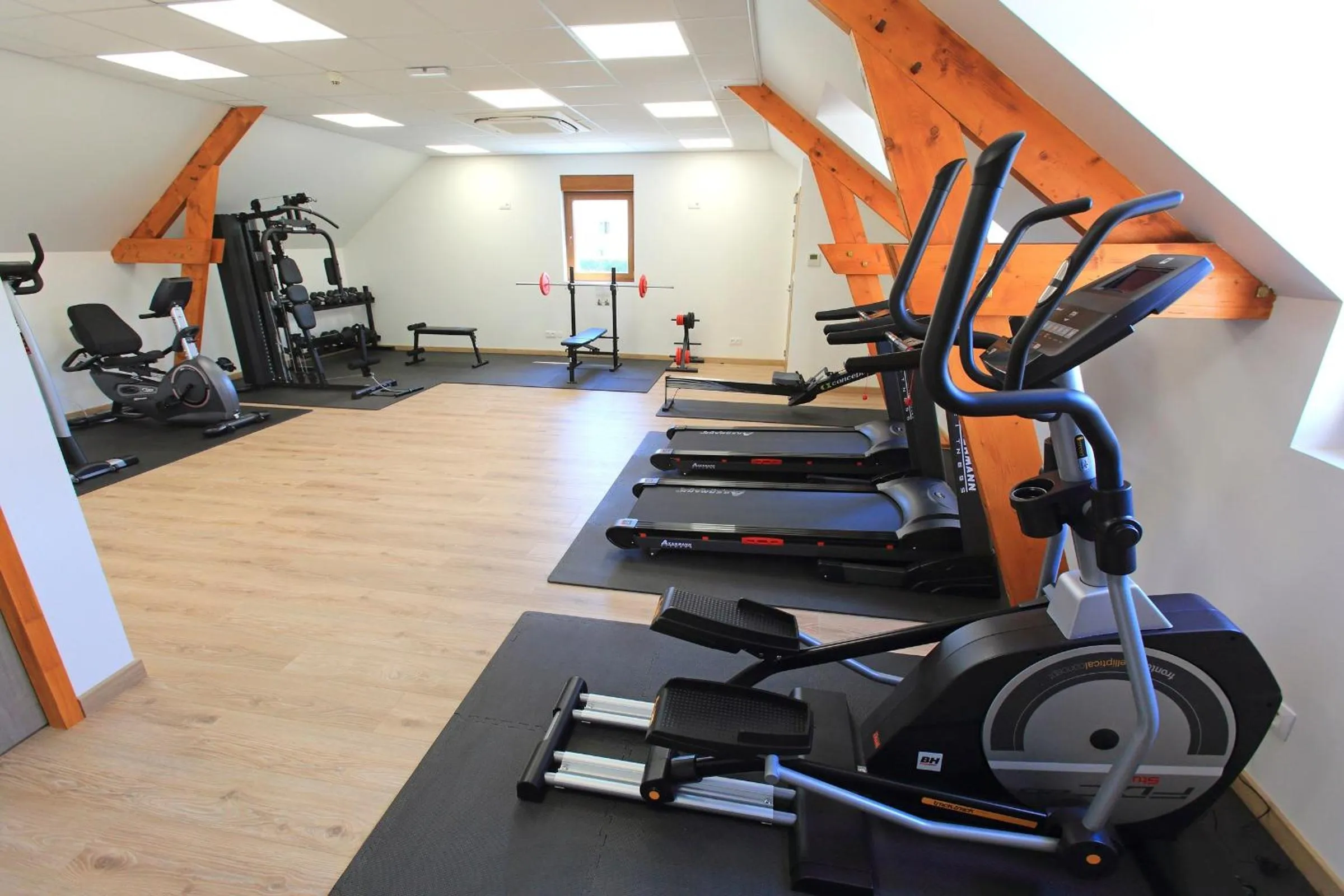 Fitness centre/facilities in Hôtel L'Escale - Piscine & SPA