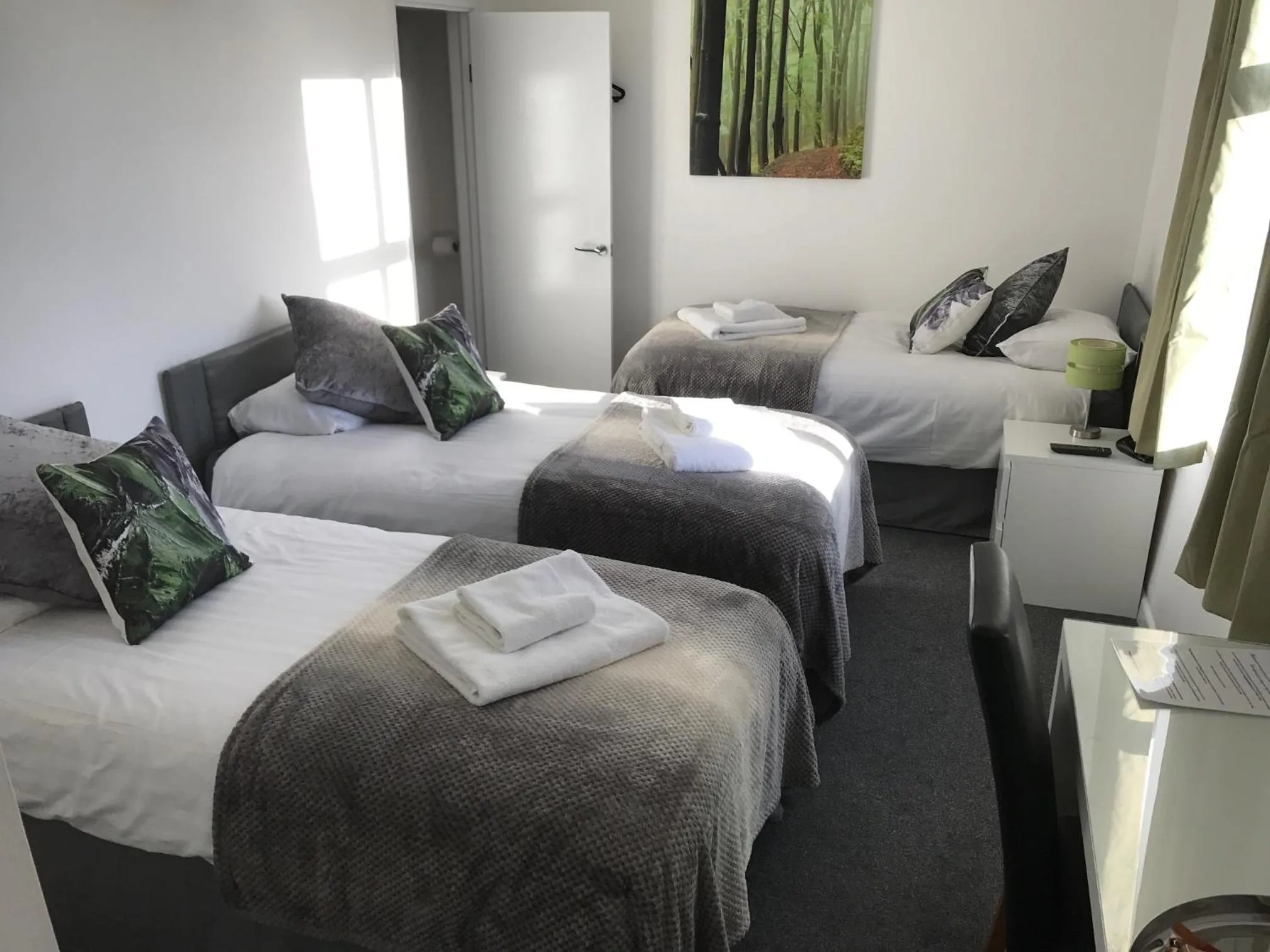 Bedroom, Bed in The Dalbury and Palmer Hotel with FREE PARKING