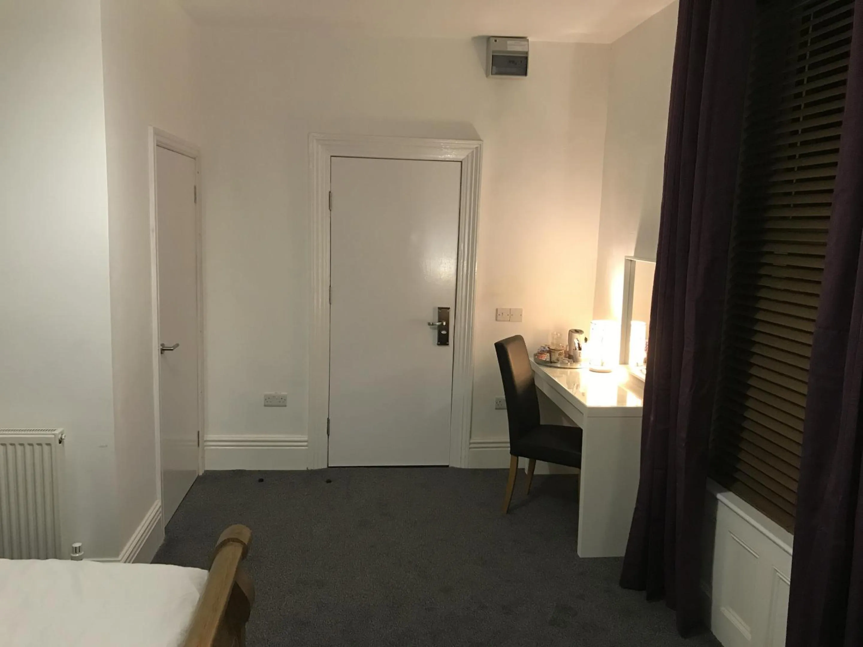 Bedroom, Bed in The Dalbury and Palmer Hotel with FREE PARKING
