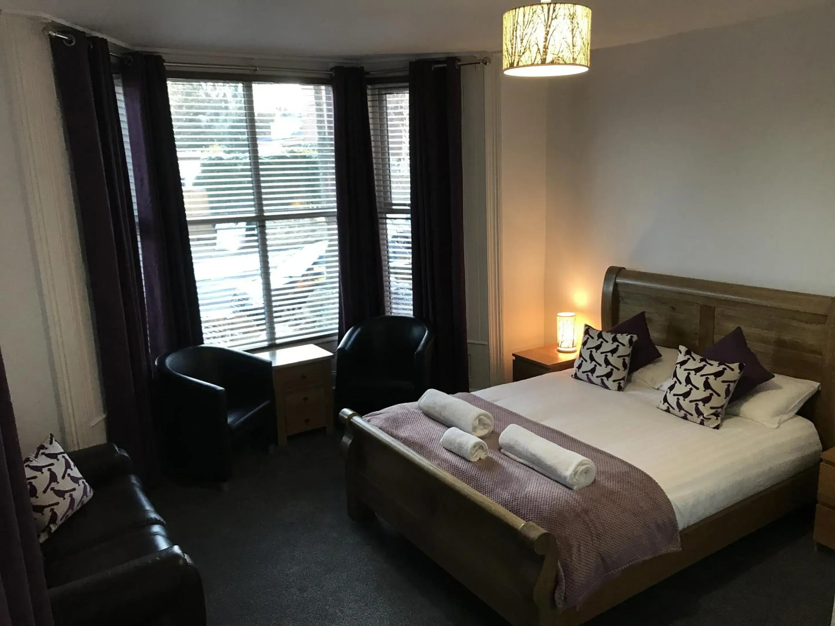 Bedroom, Bed in The Dalbury and Palmer Hotel with FREE PARKING Bedroom, Bed in The Dalbury and Palmer Hotel with FREE PARKING