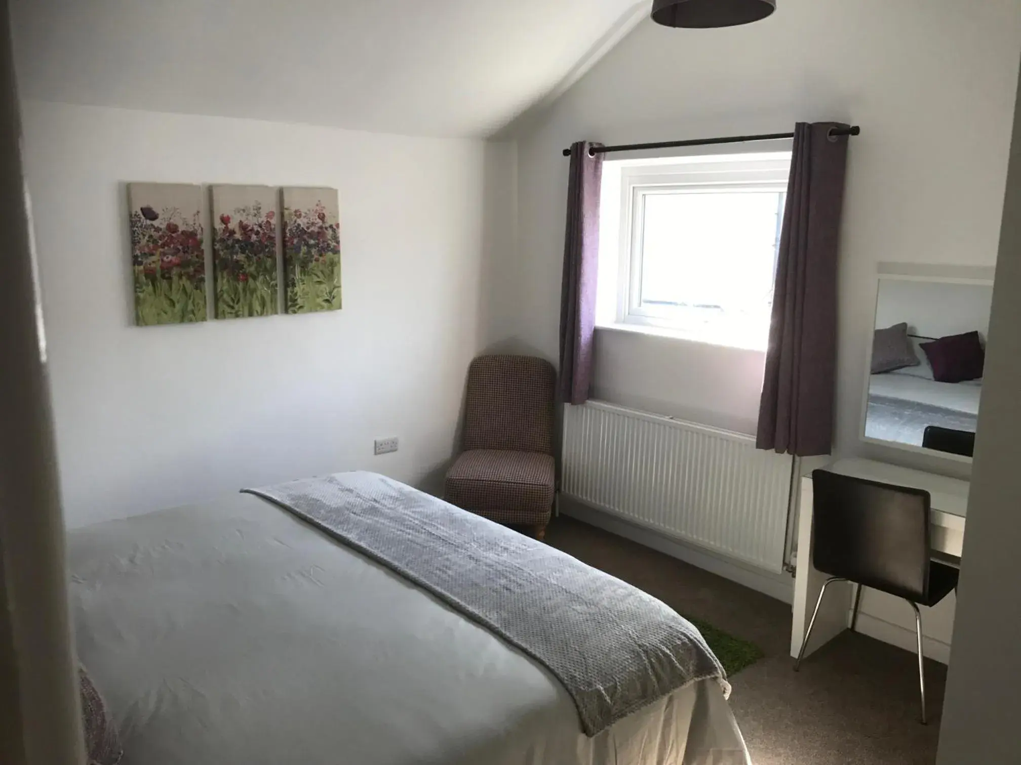 Bedroom, Bed in The Dalbury and Palmer Hotel with FREE PARKING Bedroom, Bed in The Dalbury and Palmer Hotel with FREE PARKING