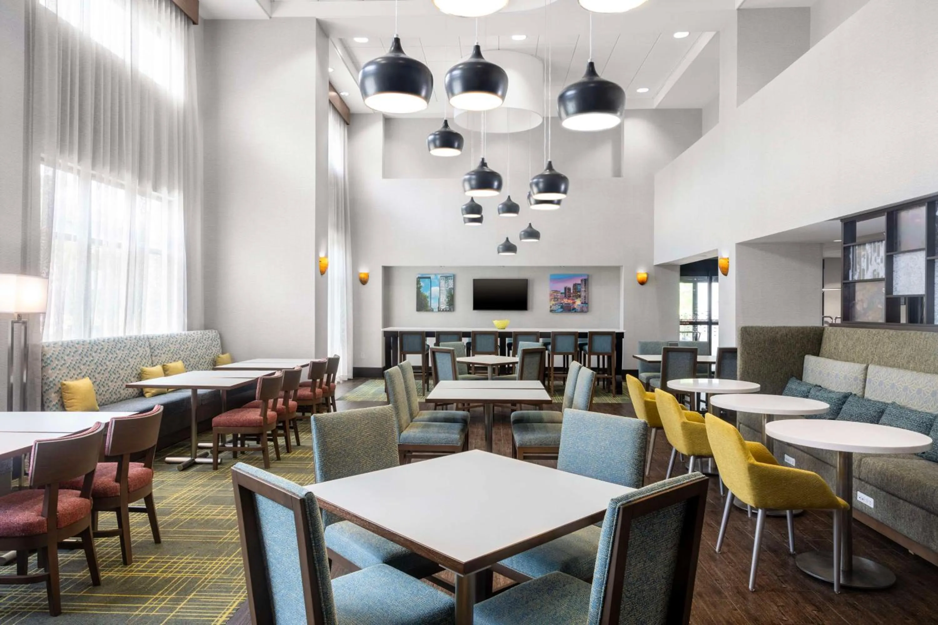 Breakfast in Hampton Inn & Suites Birmingham/280 East-Eagle Point