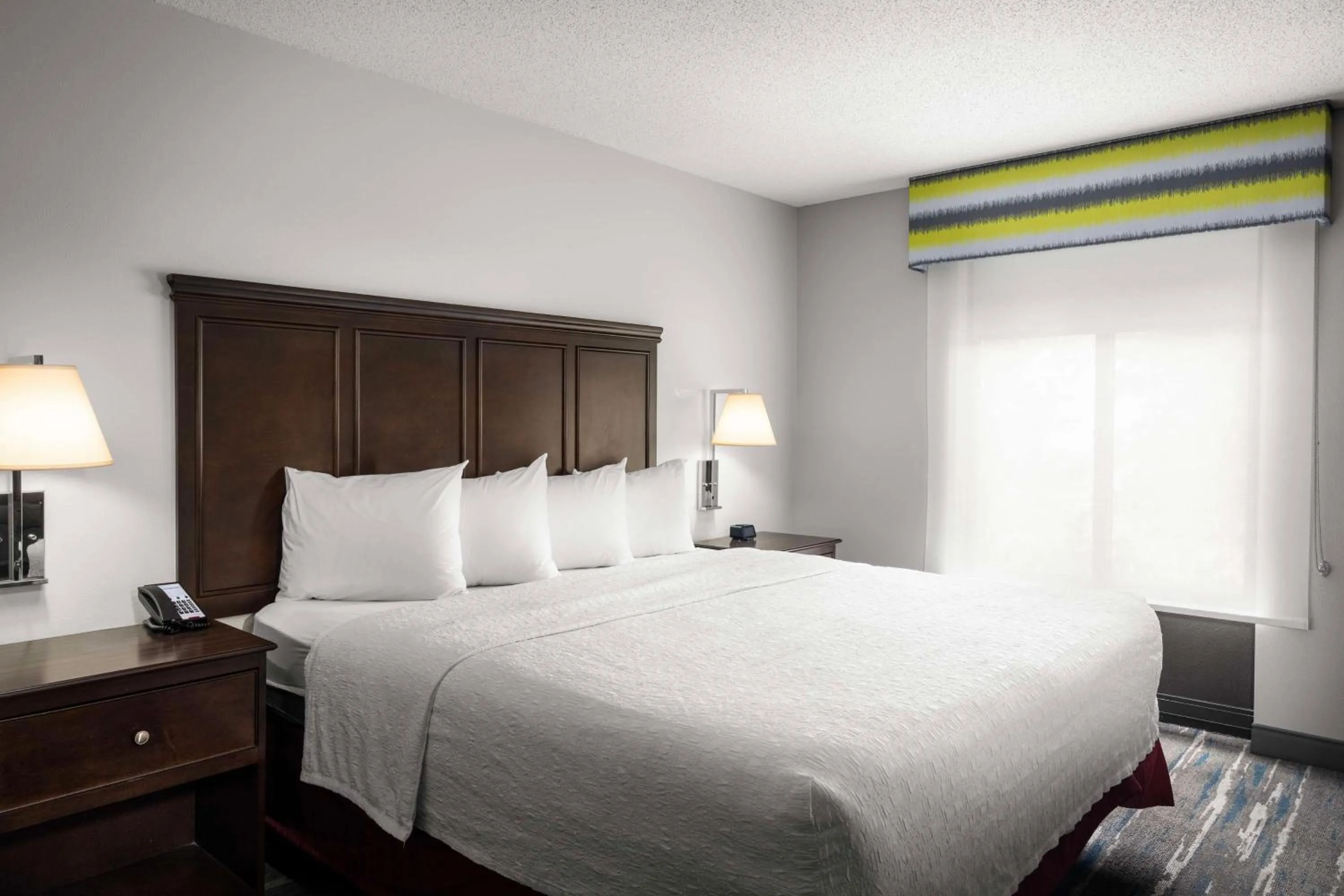Bed in Hampton Inn & Suites Birmingham/280 East-Eagle Point