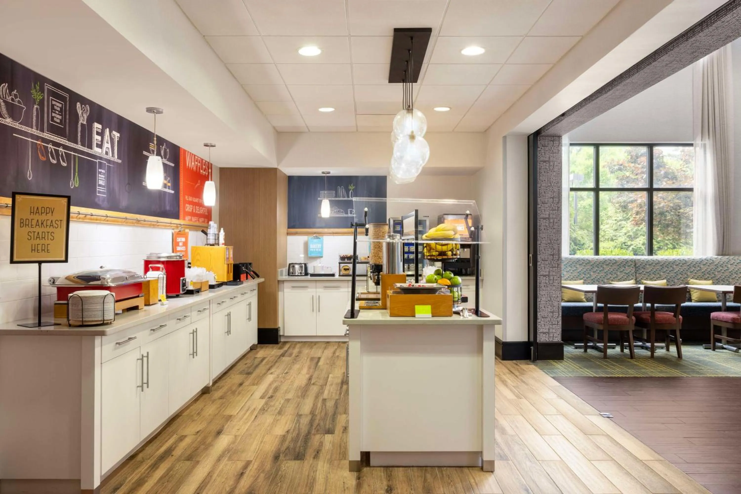 Breakfast in Hampton Inn & Suites Birmingham/280 East-Eagle Point