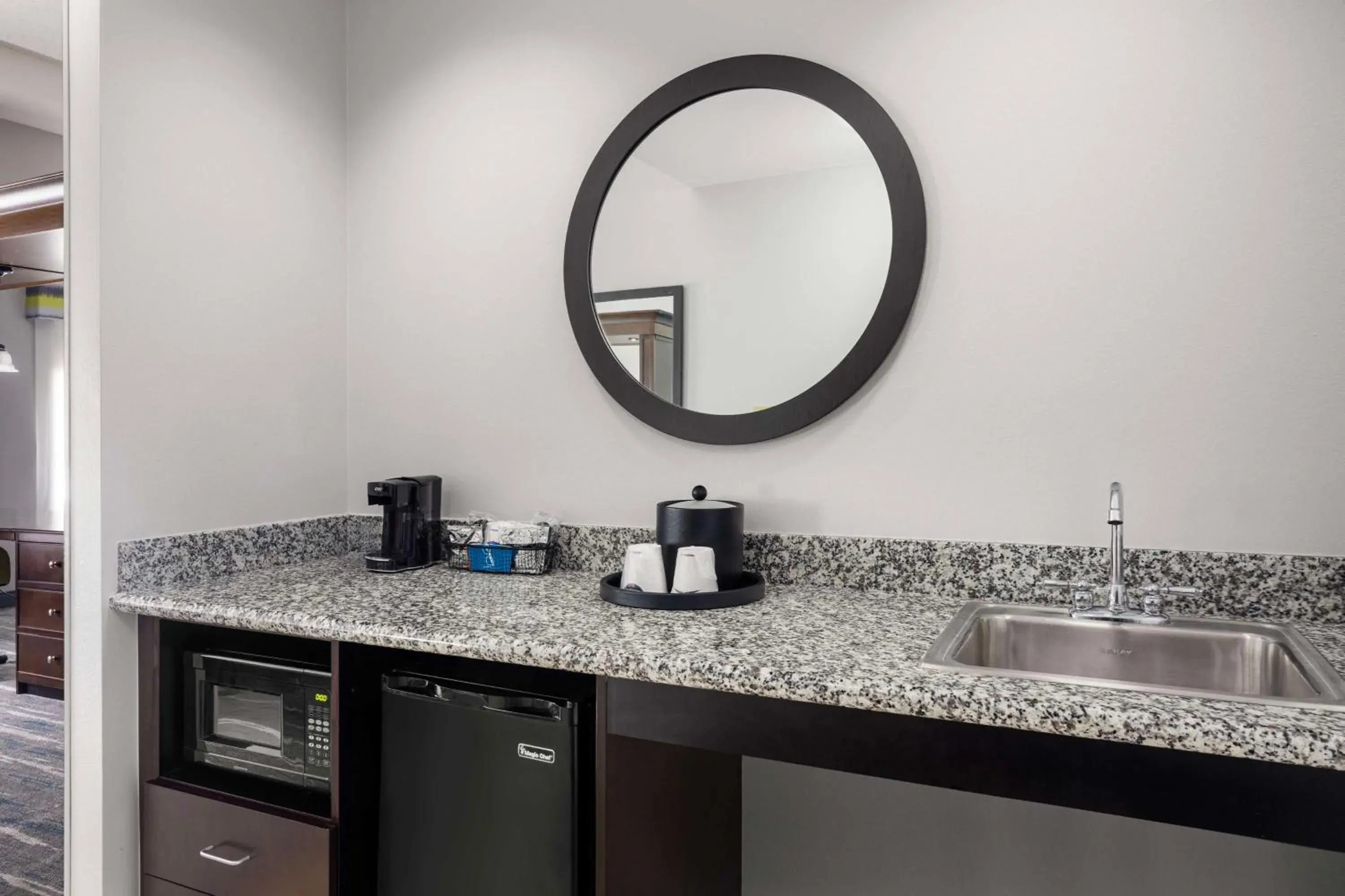 Photo of the whole room in Hampton Inn & Suites Birmingham/280 East-Eagle Point Photo of the whole room in Hampton Inn & Suites Birmingham/280 East-Eagle Point