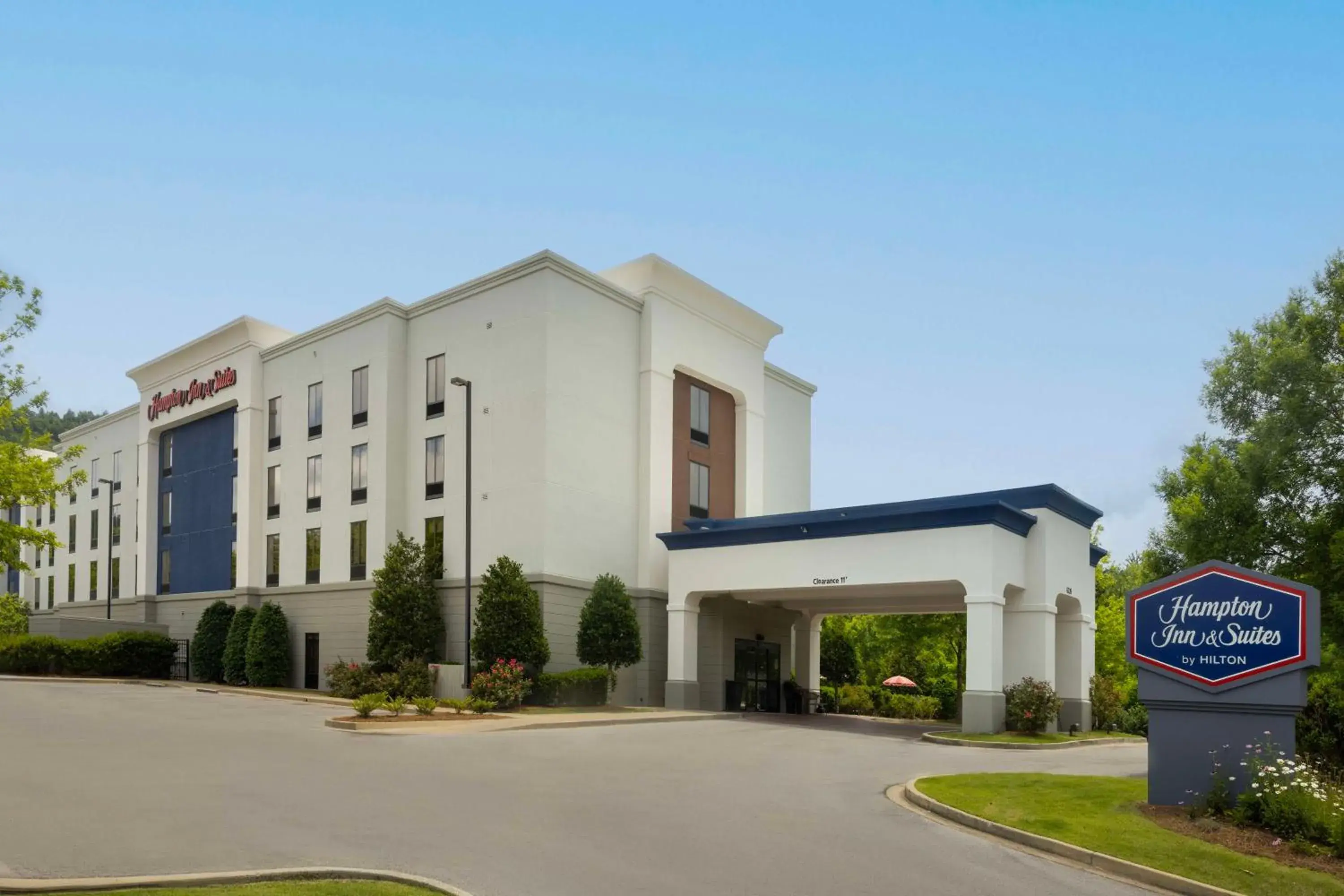 Property building in Hampton Inn & Suites Birmingham/280 East-Eagle Point Property building in Hampton Inn & Suites Birmingham/280 East-Eagle Point