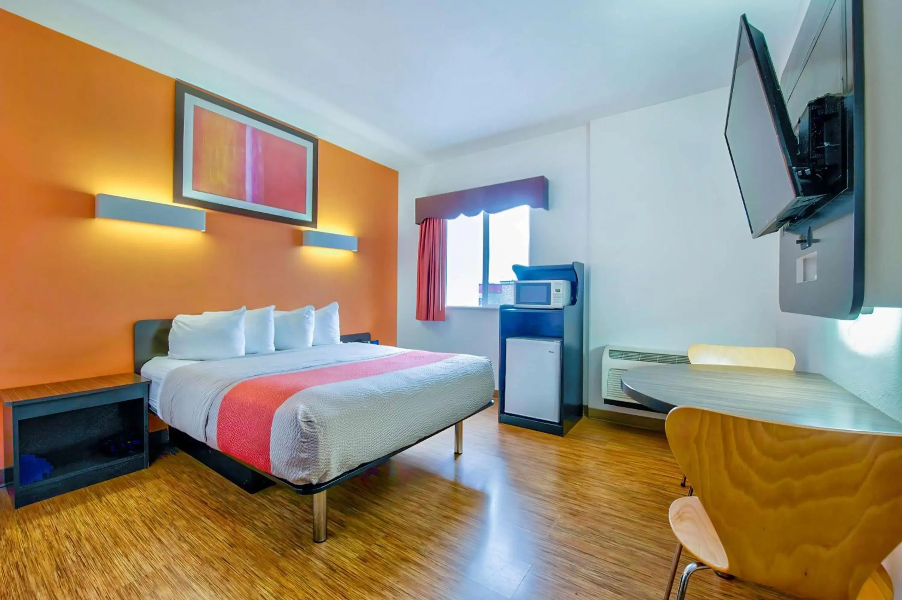 Bedroom, Bed in Motel 6-Eagle Pass, TX - Lakeside Bedroom, Bed in Motel 6-Eagle Pass, TX - Lakeside