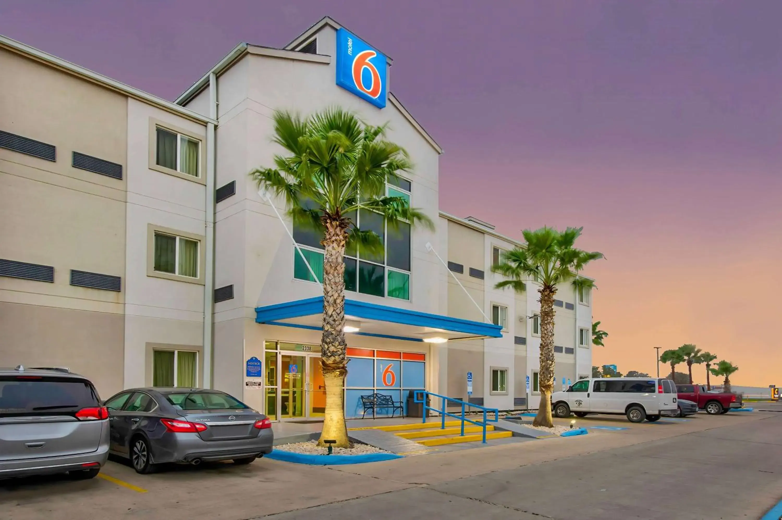 Property building in Motel 6-Eagle Pass, TX - Lakeside Property building in Motel 6-Eagle Pass, TX - Lakeside