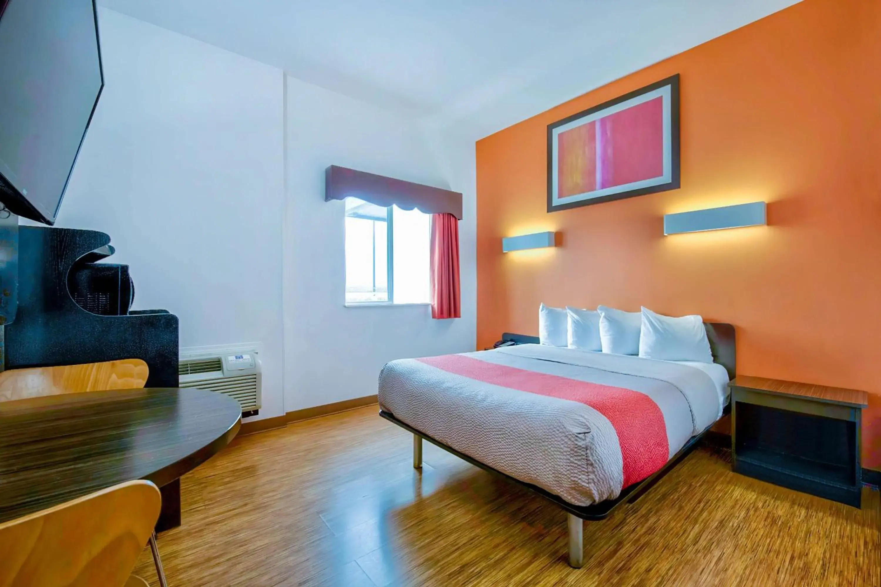 Bedroom, Bed in Motel 6-Eagle Pass, TX - Lakeside Bedroom, Bed in Motel 6-Eagle Pass, TX - Lakeside