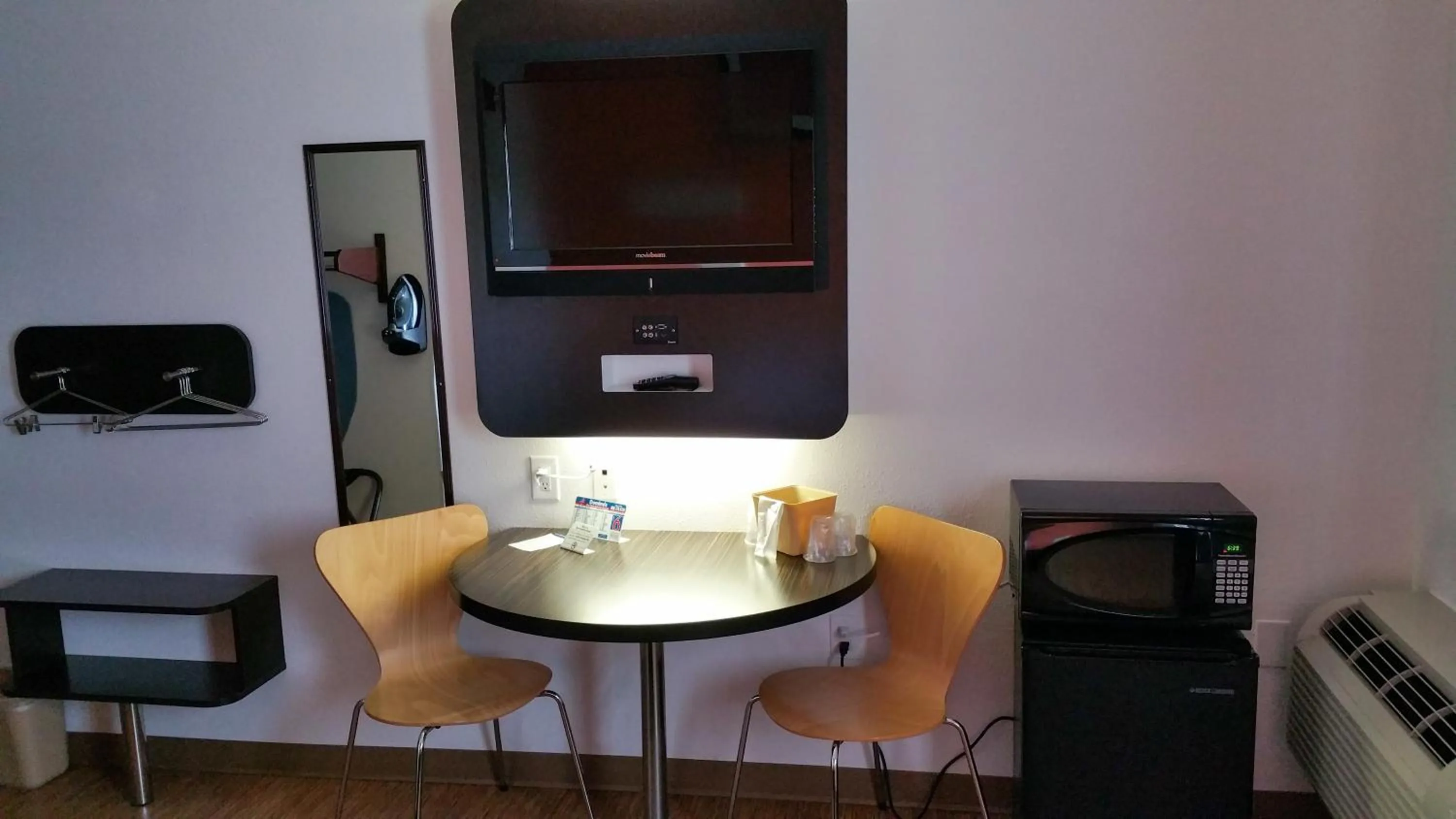 Seating area in Motel 6-Eagle Pass, TX - Lakeside