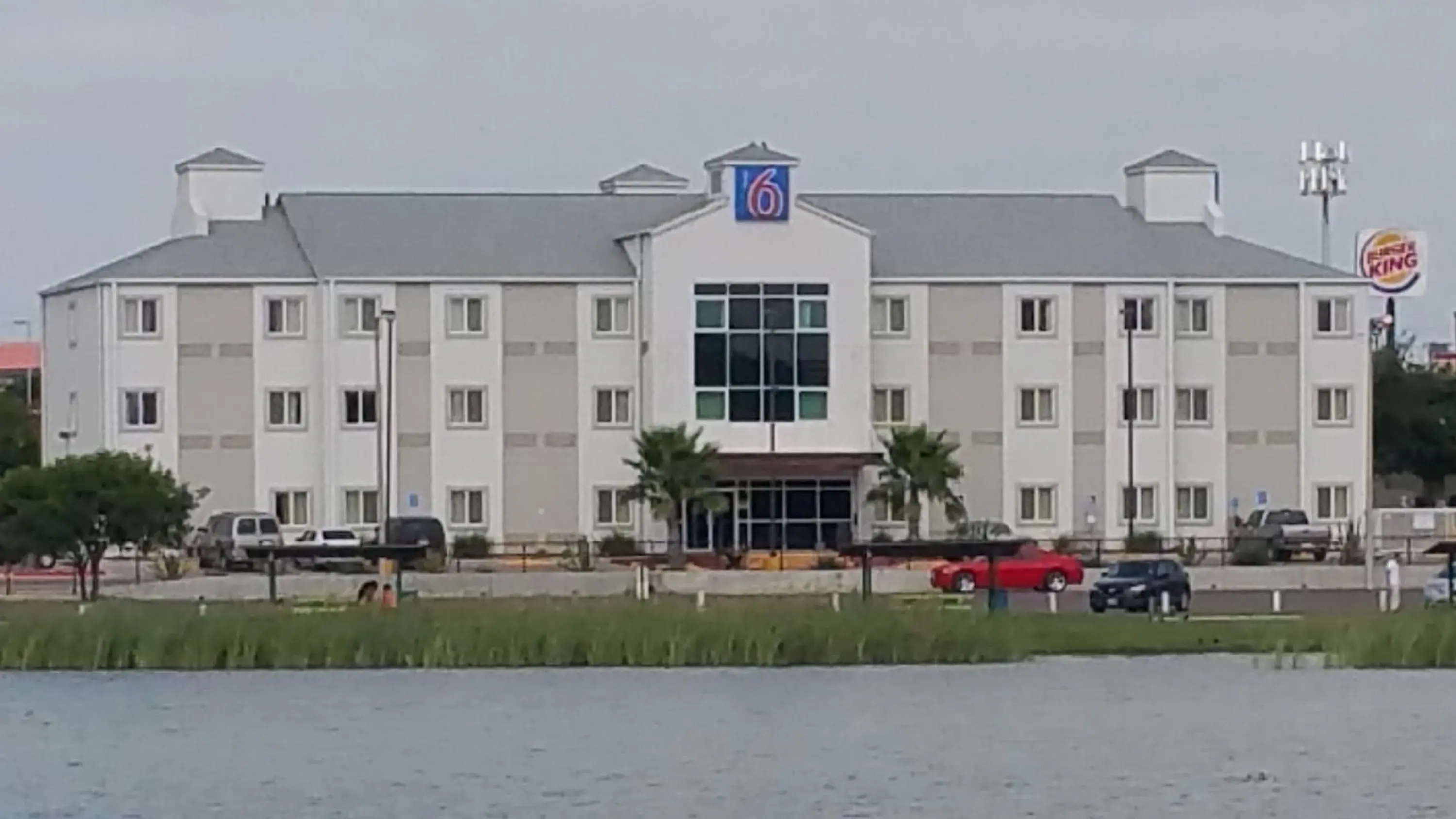 Property building in Motel 6-Eagle Pass, TX - Lakeside Property building in Motel 6-Eagle Pass, TX - Lakeside