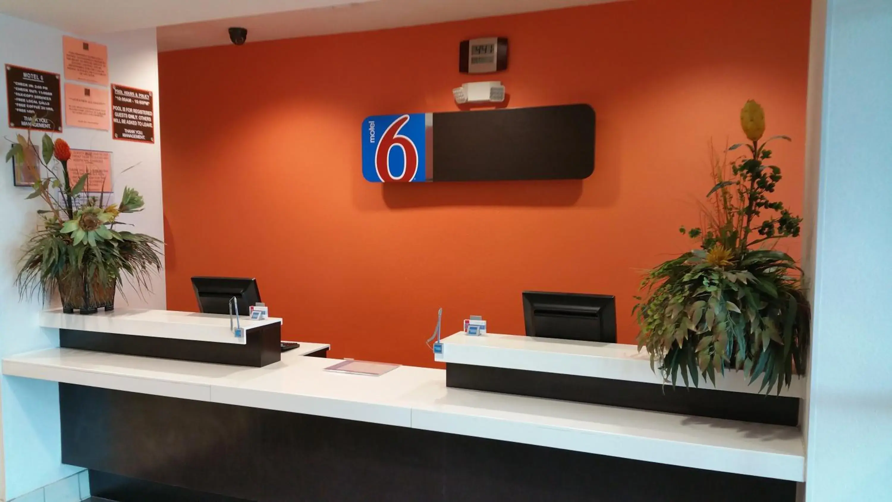 Lobby or reception in Motel 6-Eagle Pass, TX - Lakeside Lobby or reception in Motel 6-Eagle Pass, TX - Lakeside