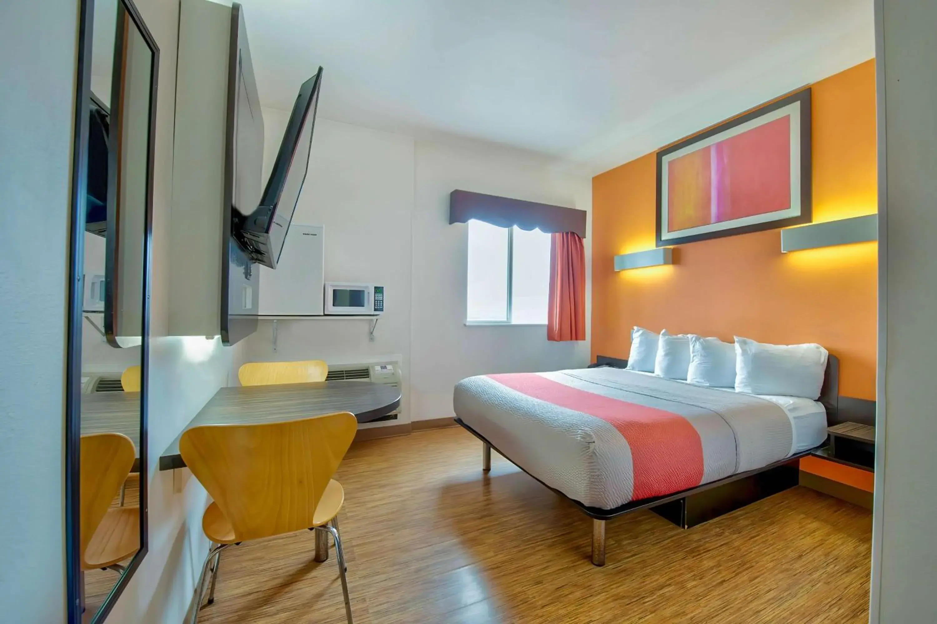 Bedroom, Bed in Motel 6-Eagle Pass, TX - Lakeside Bedroom, Bed in Motel 6-Eagle Pass, TX - Lakeside