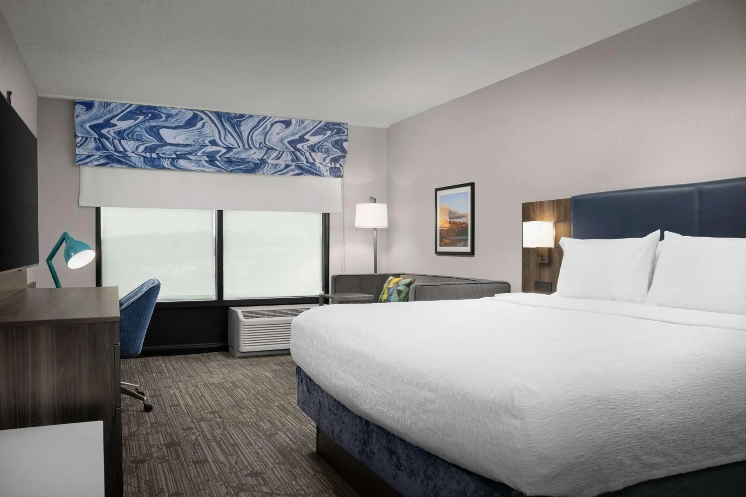 Bed in Hampton Inn Easton