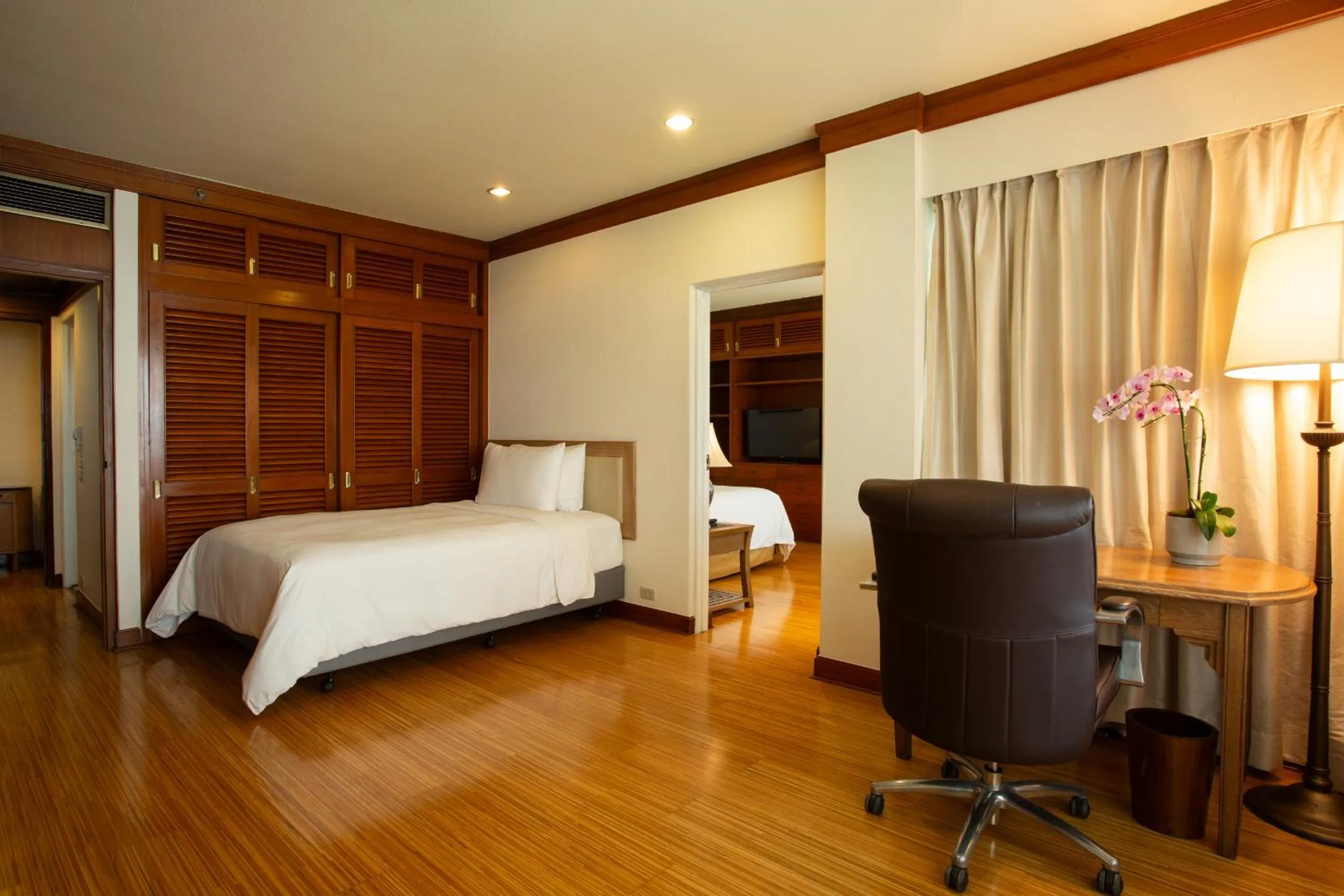 Bedroom, Bed in Anantara Siam Bangkok Hotel