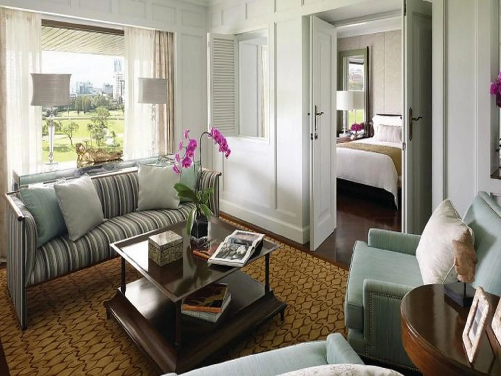 Living room, Bed in Anantara Siam Bangkok Hotel