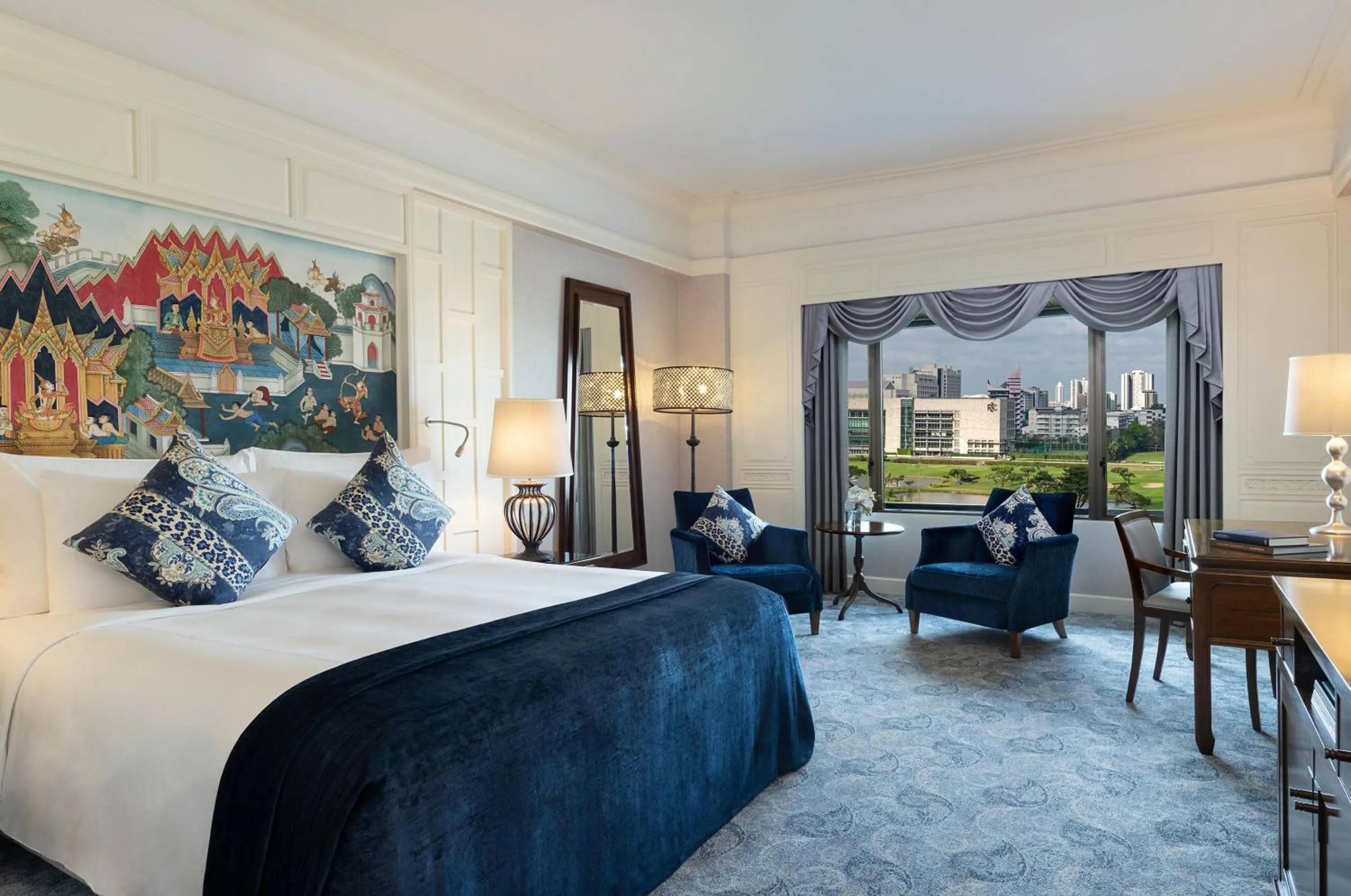 Photo of the whole room, Bed in Anantara Siam Bangkok Hotel