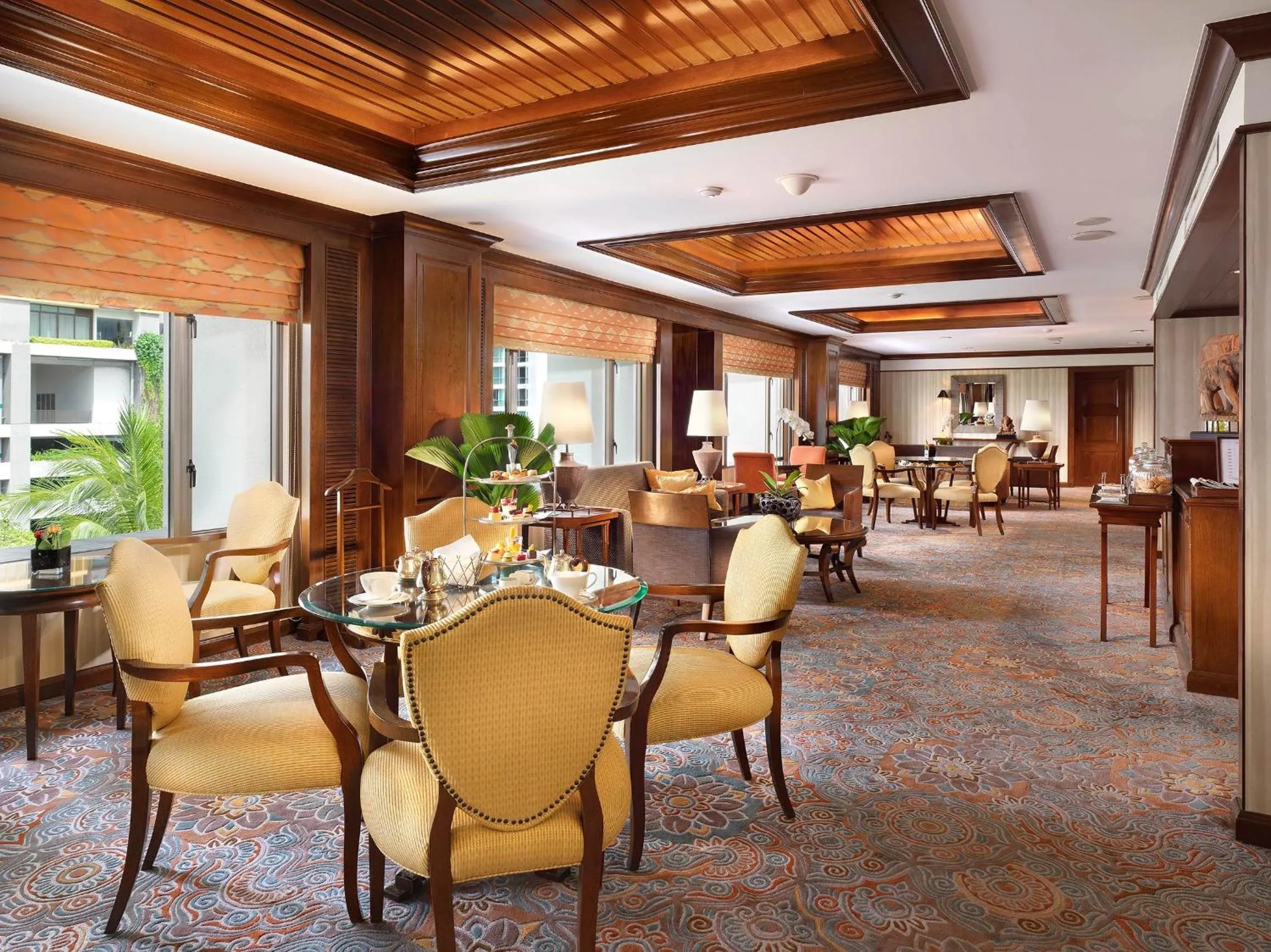 Lounge or bar in Anantara Siam Bangkok Hotel