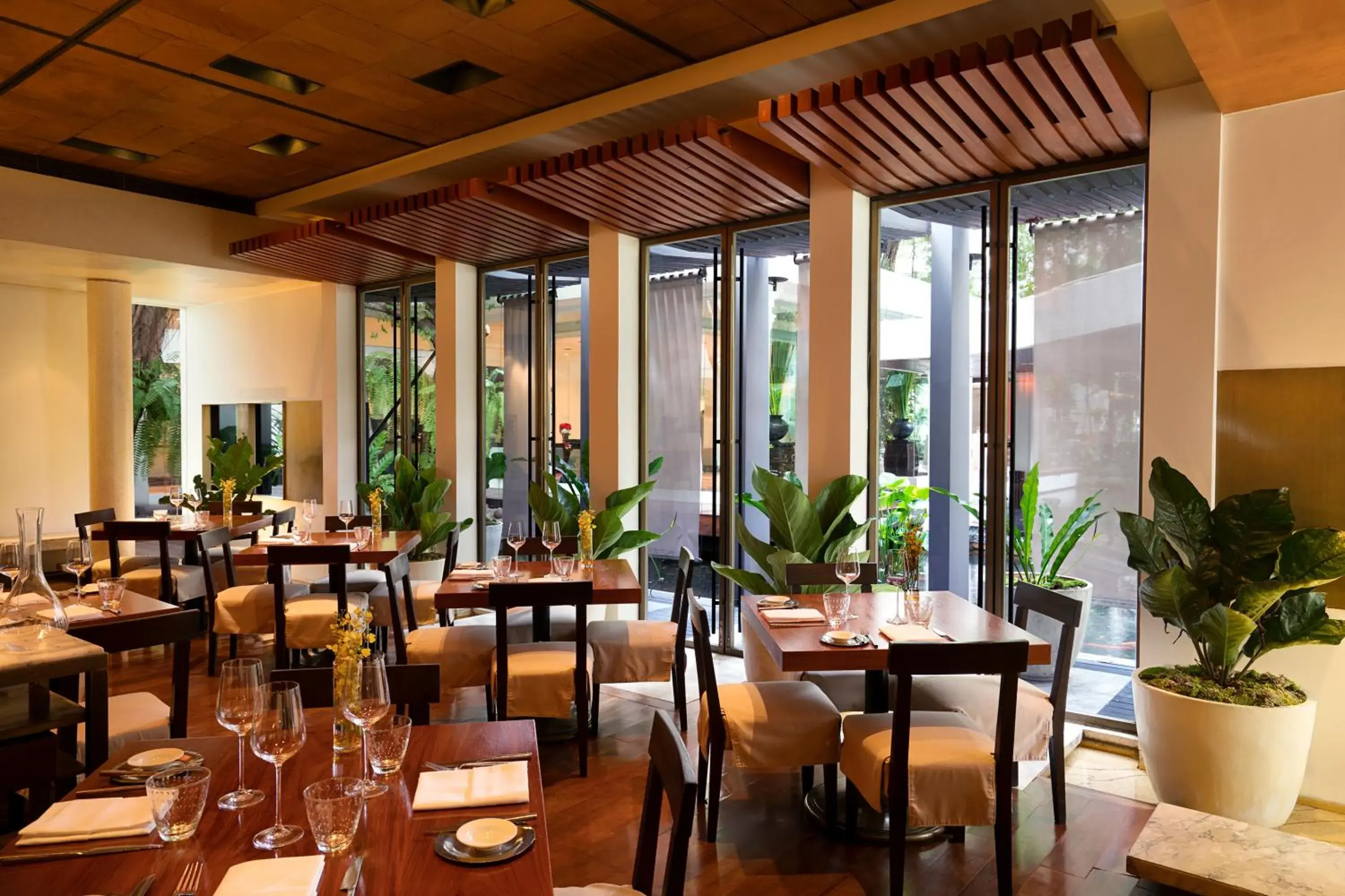 Restaurant/places to eat in Anantara Siam Bangkok Hotel Restaurant/places to eat in Anantara Siam Bangkok Hotel