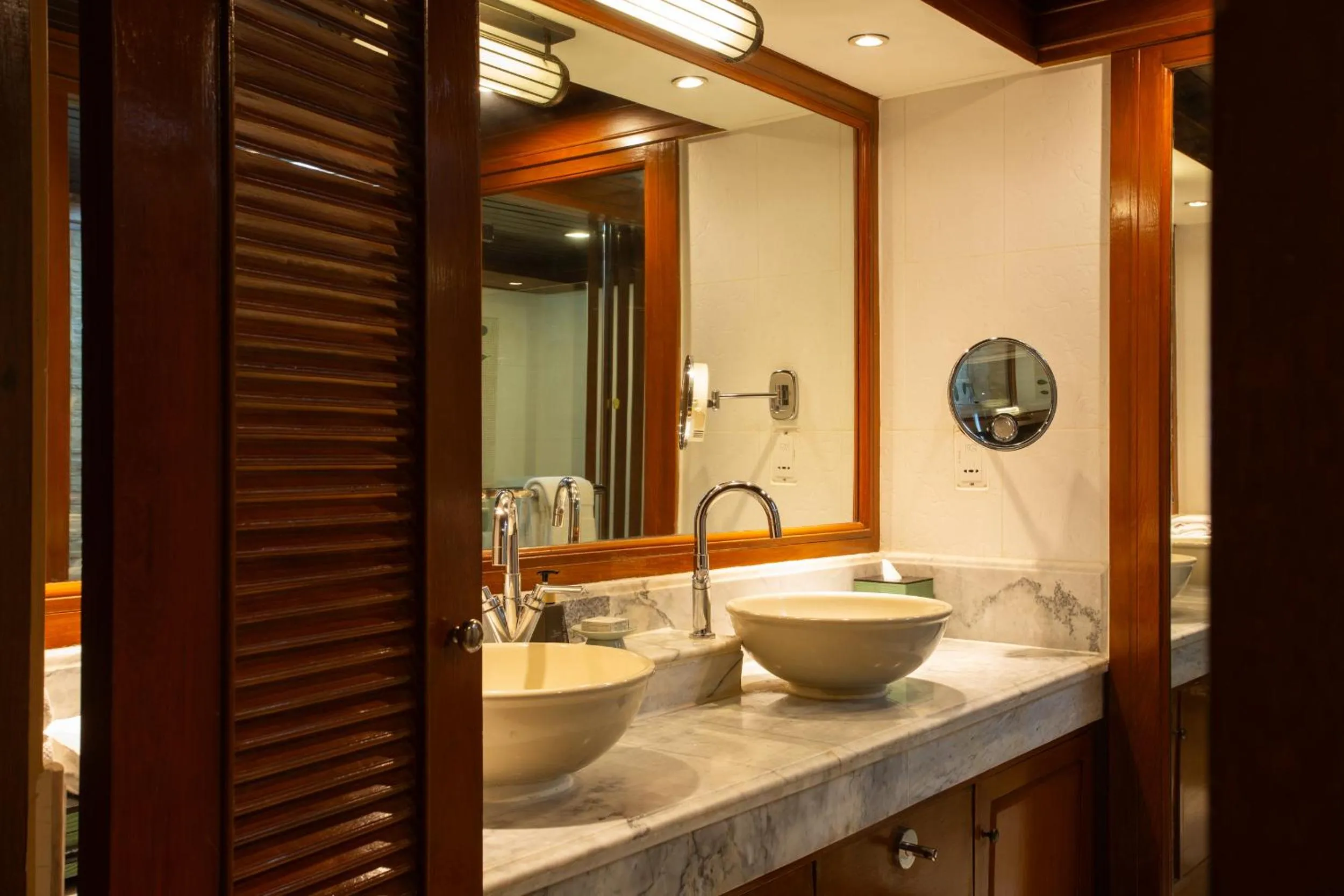 Bathroom in Anantara Siam Bangkok Hotel