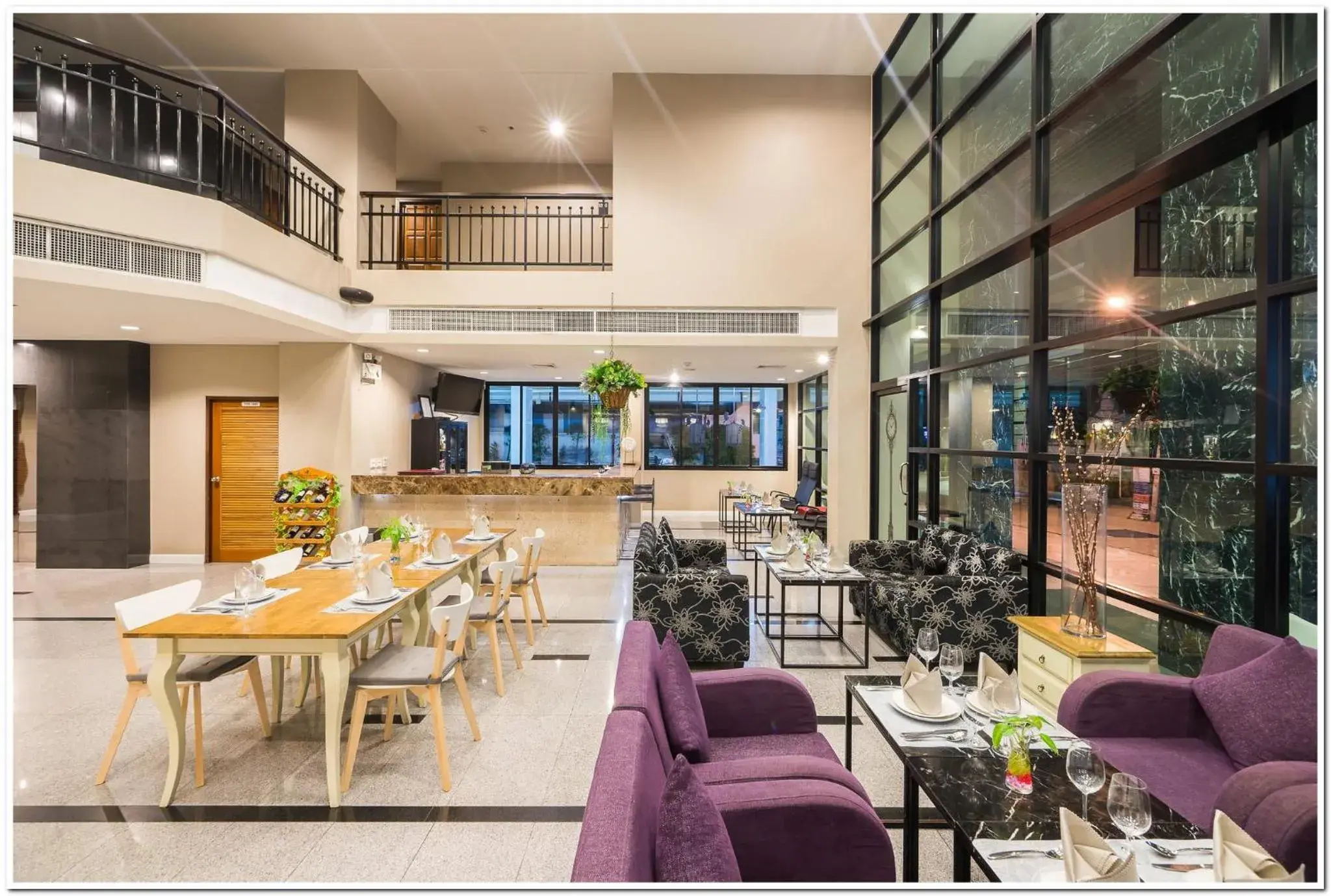 Restaurant/places to eat in Sea Me Spring Hotel Restaurant/places to eat in Sea Me Spring Hotel