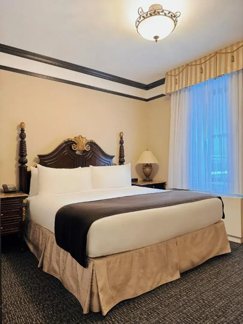 Bed in Hotel Lucerne Bed in Hotel Lucerne