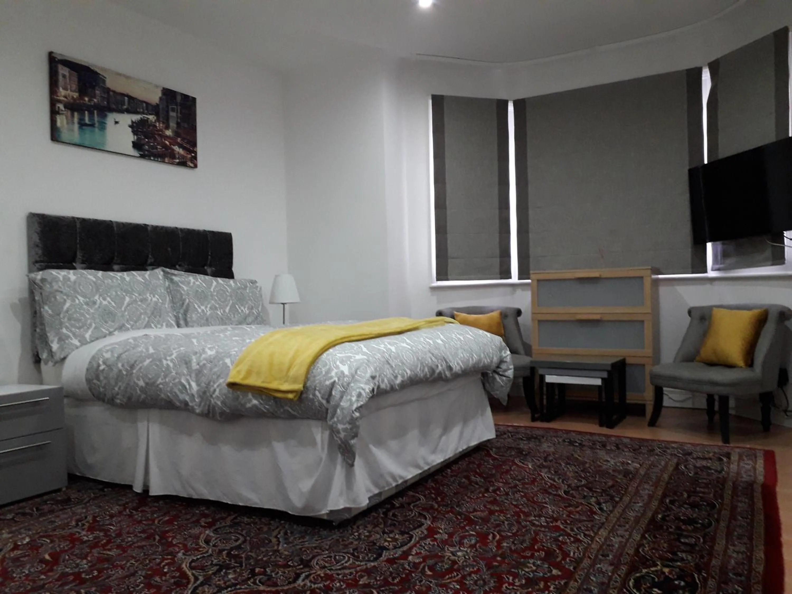 Bedroom, Bed in Luxurious Apartment in Kensington & Chelsea