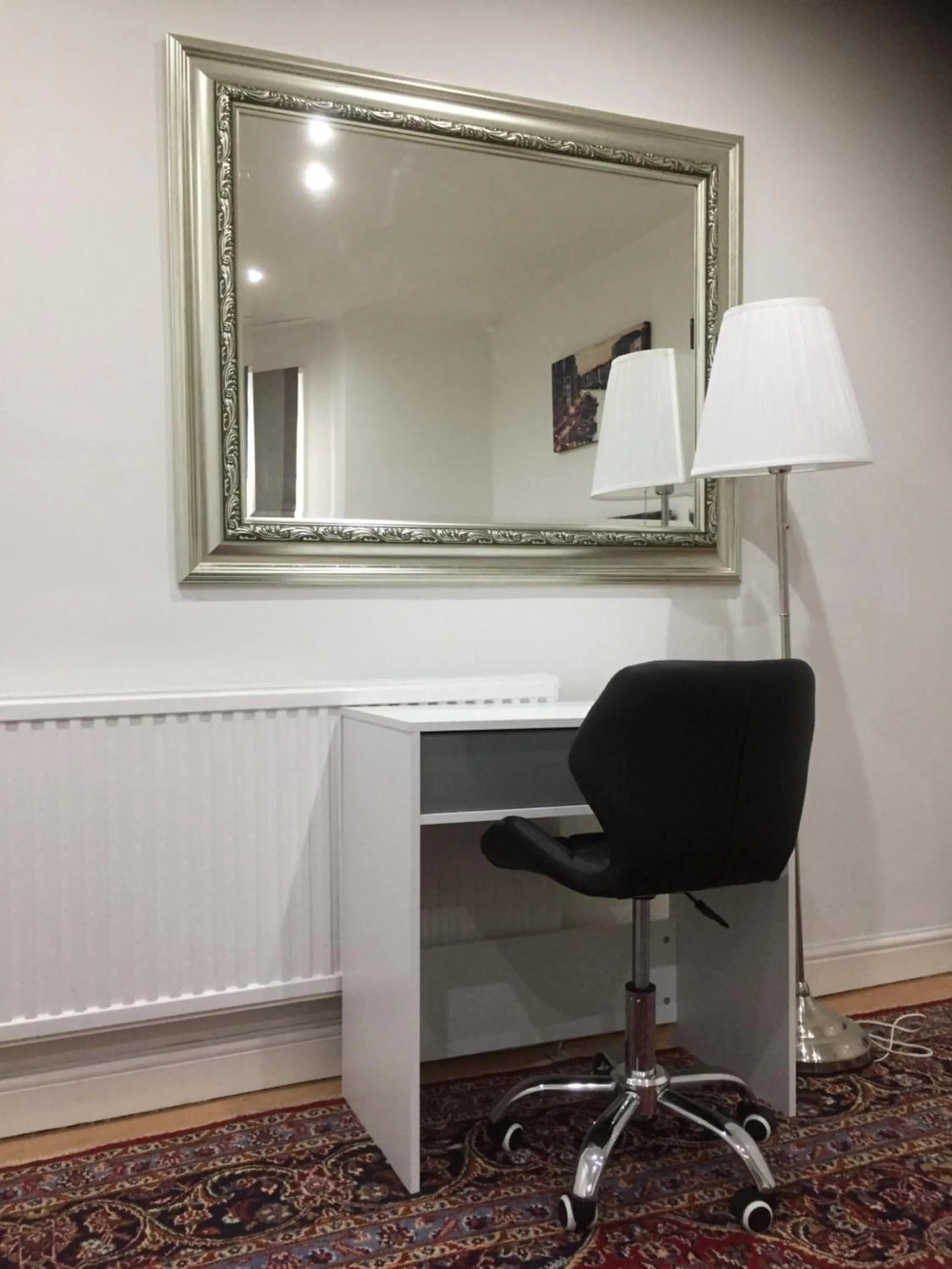 hair dresser in Luxurious Apartment in Kensington & Chelsea