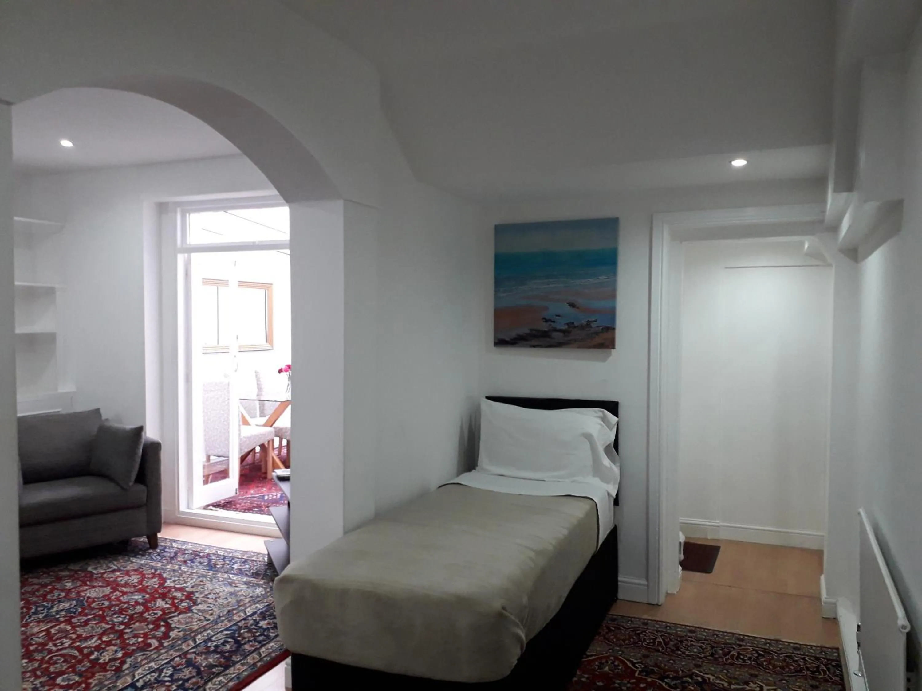 Bed in Luxurious Apartment in Kensington & Chelsea