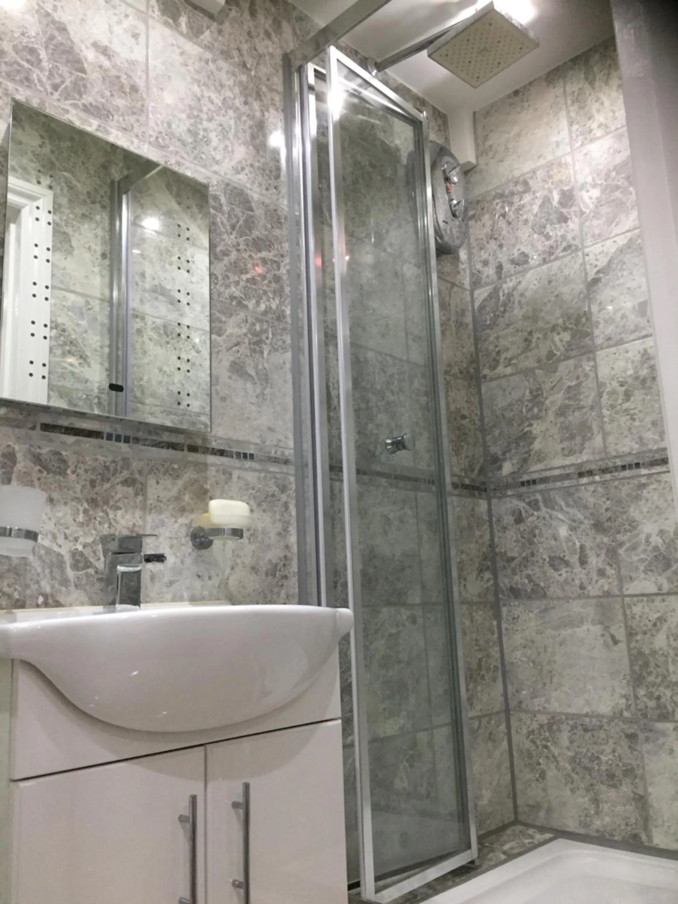 Shower in Luxurious Apartment in Kensington & Chelsea