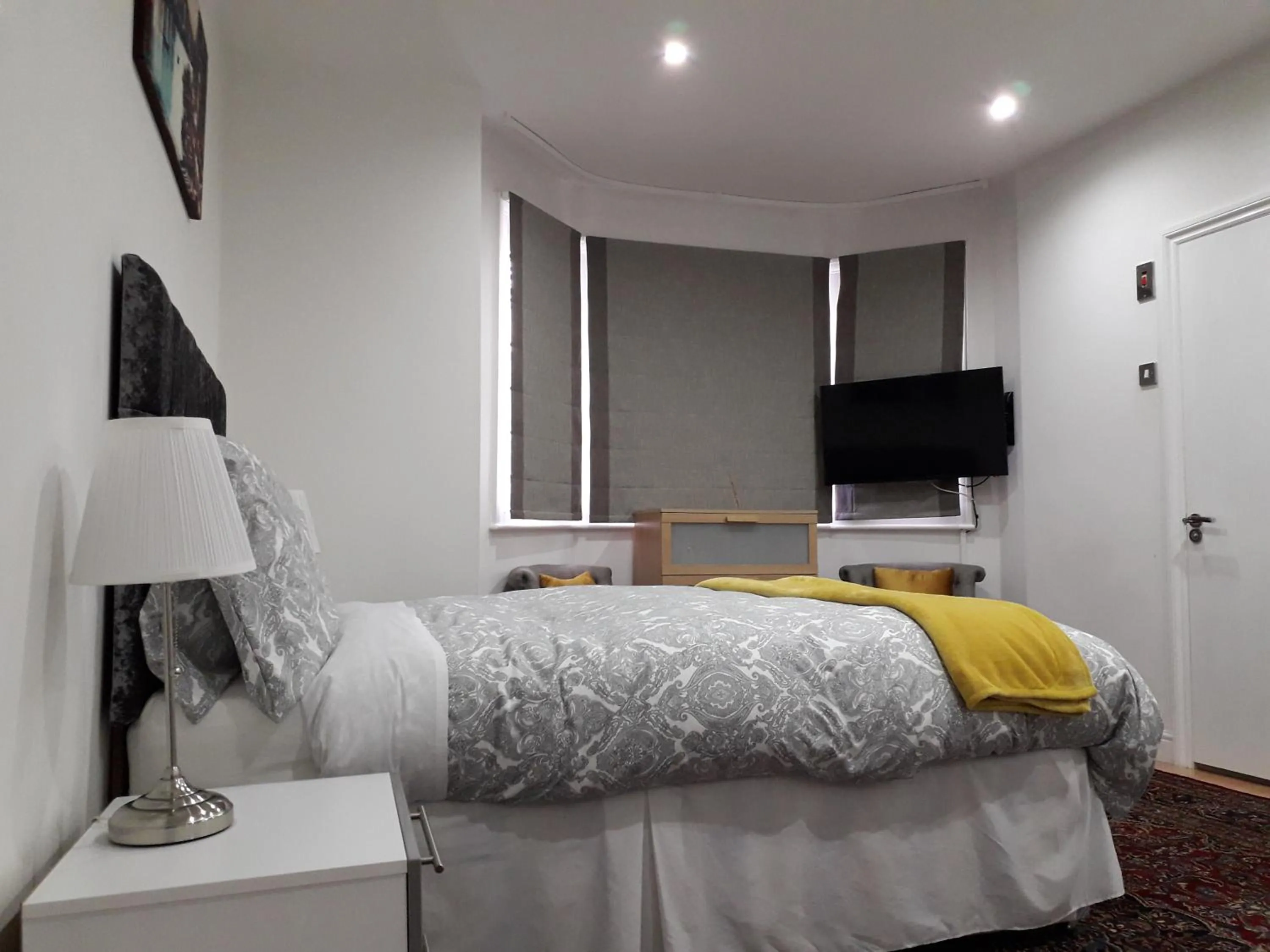 Bedroom, Bed in Luxurious Apartment in Kensington & Chelsea