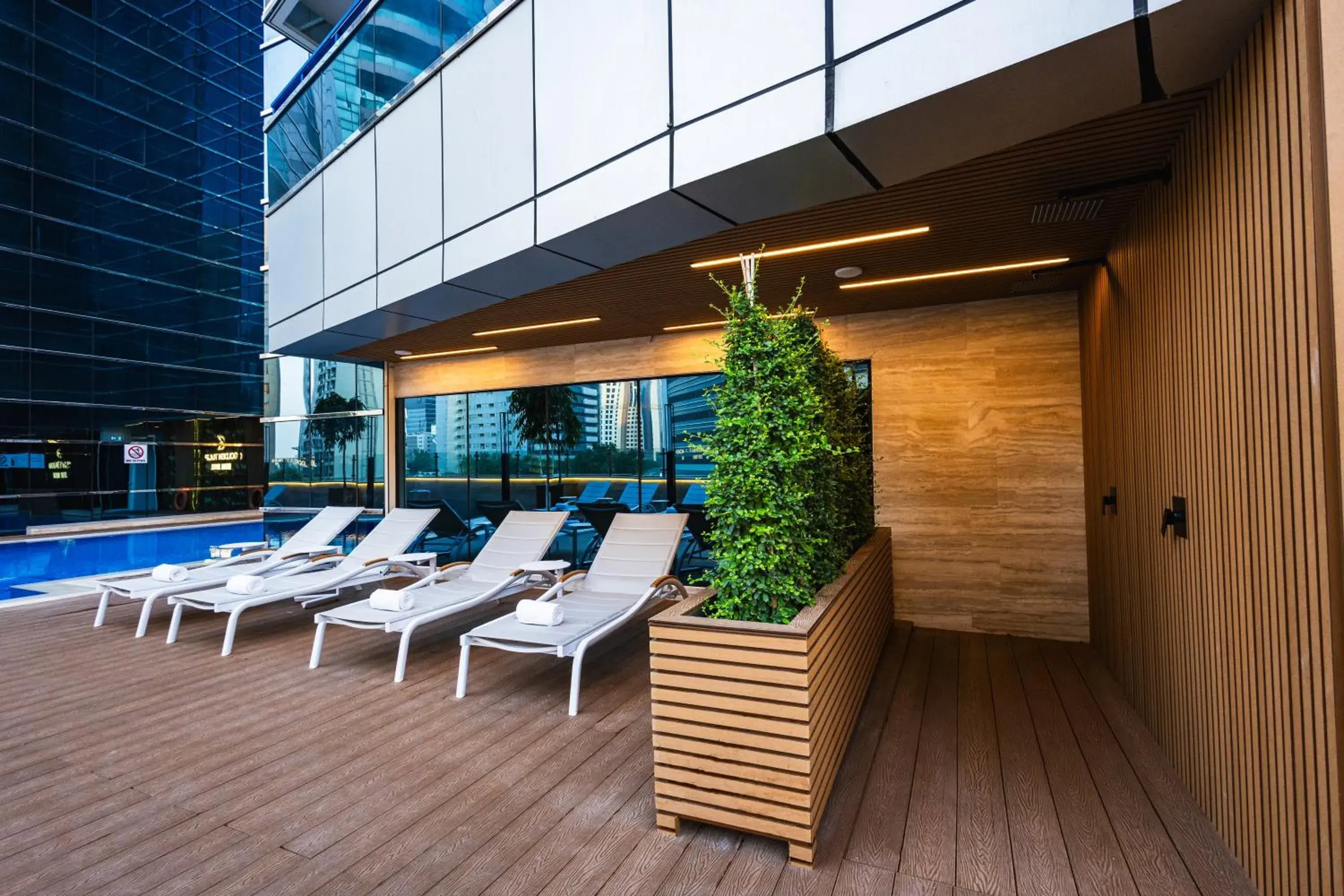 Swimming pool in Golden Tulip Media Hotel Swimming pool in Golden Tulip Media Hotel