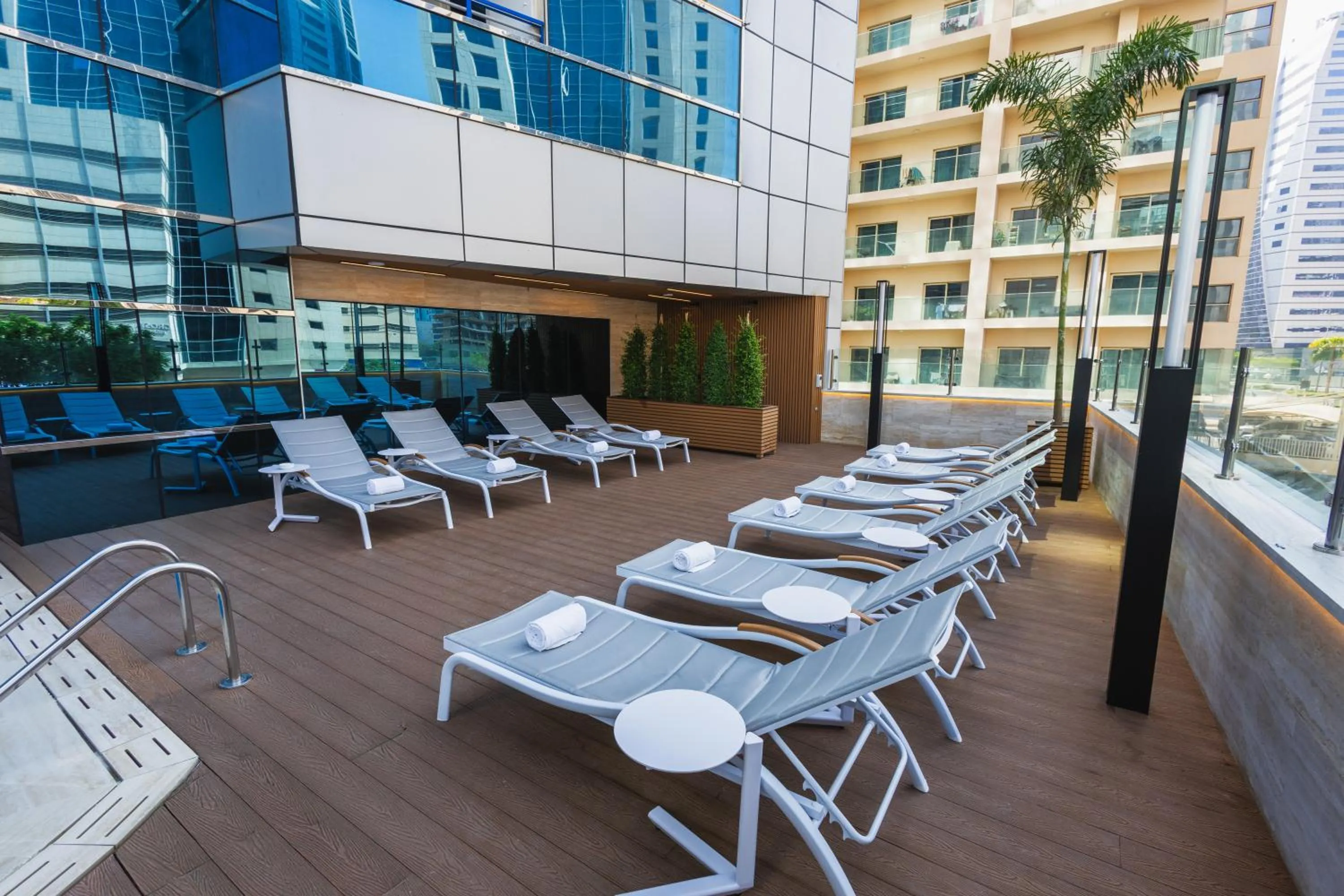 Swimming pool in Golden Tulip Media Hotel