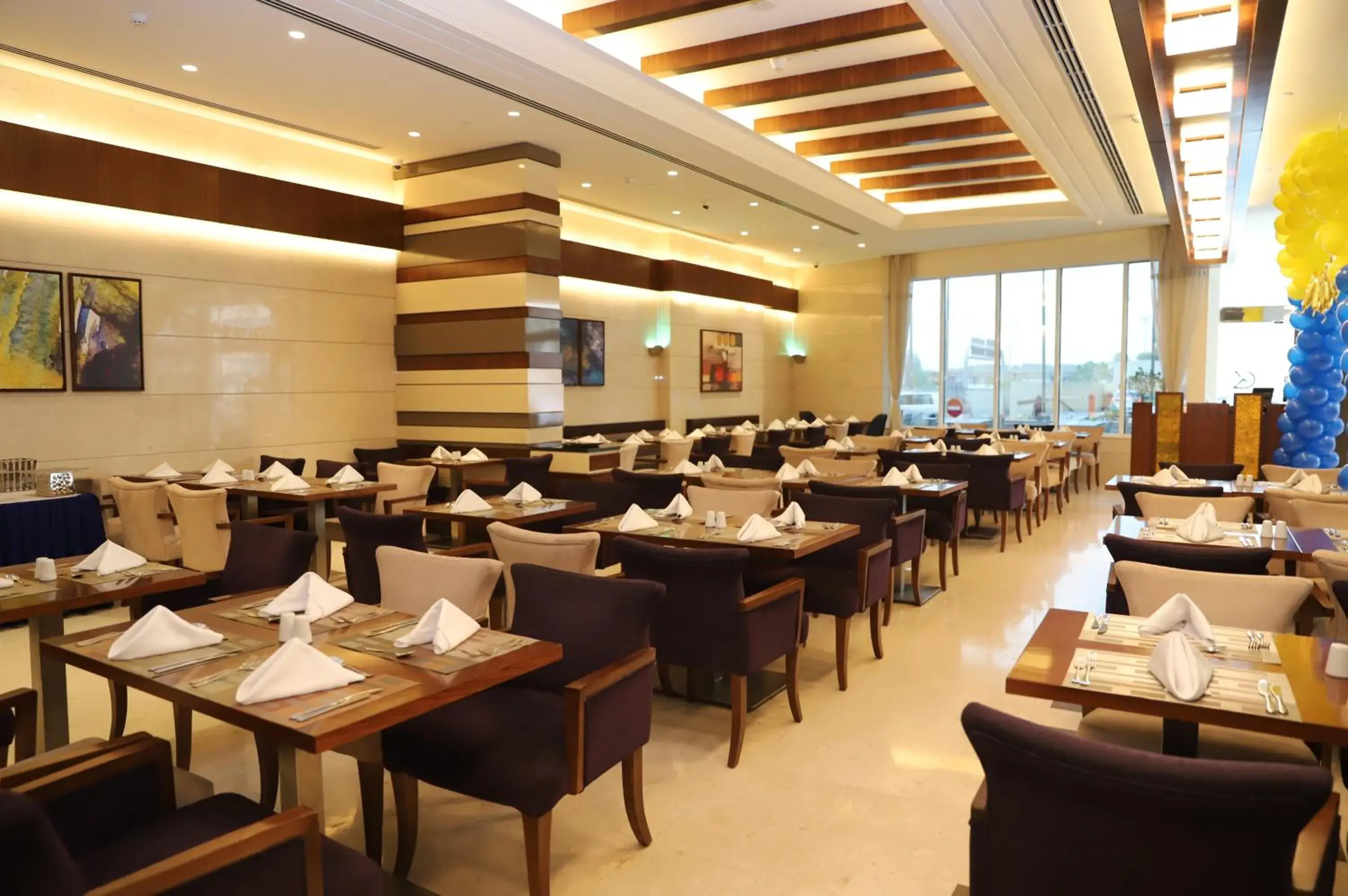 Restaurant/places to eat in Golden Tulip Media Hotel Restaurant/places to eat in Golden Tulip Media Hotel