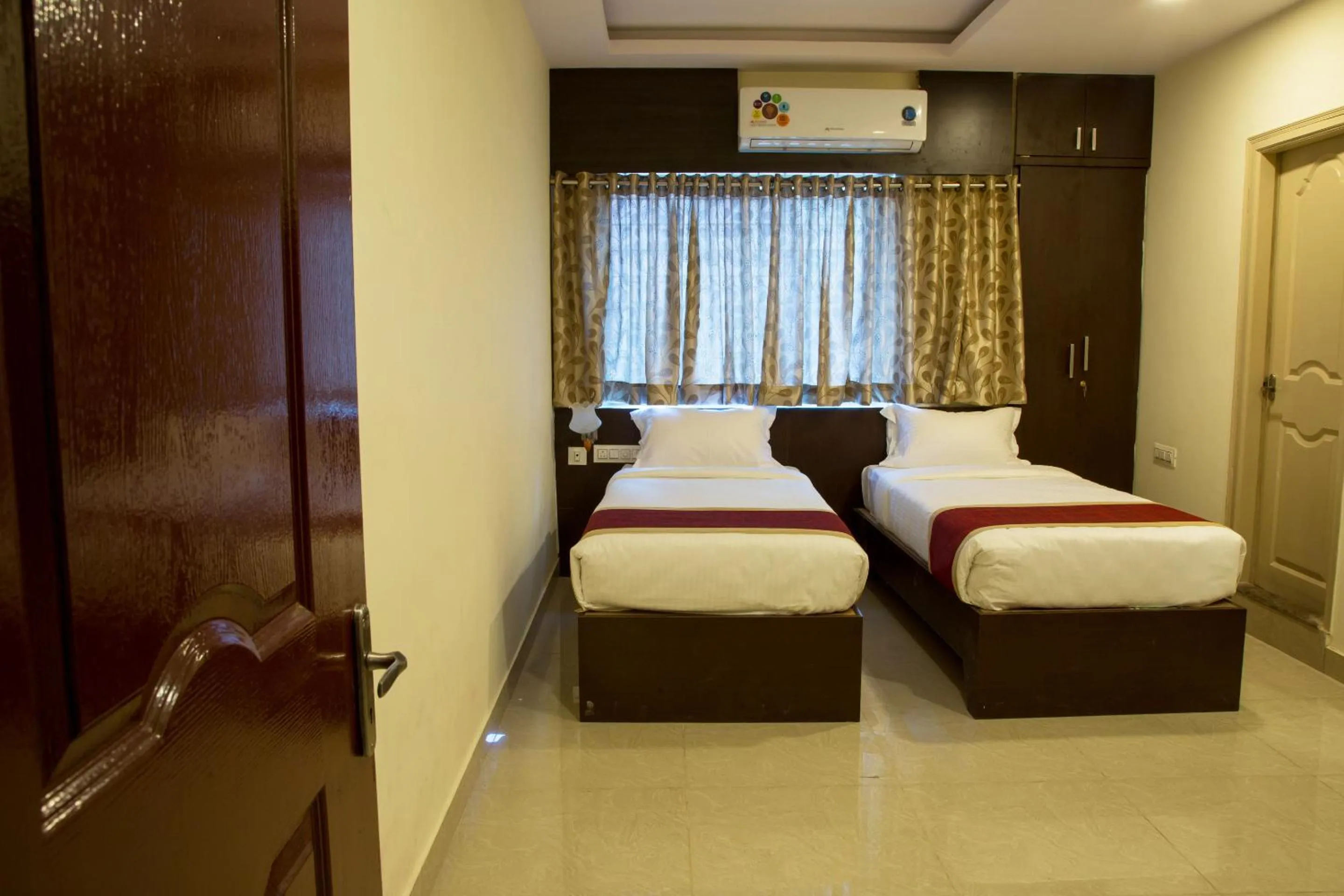 Photo of the whole room, Bed in Hotel Blue Bell