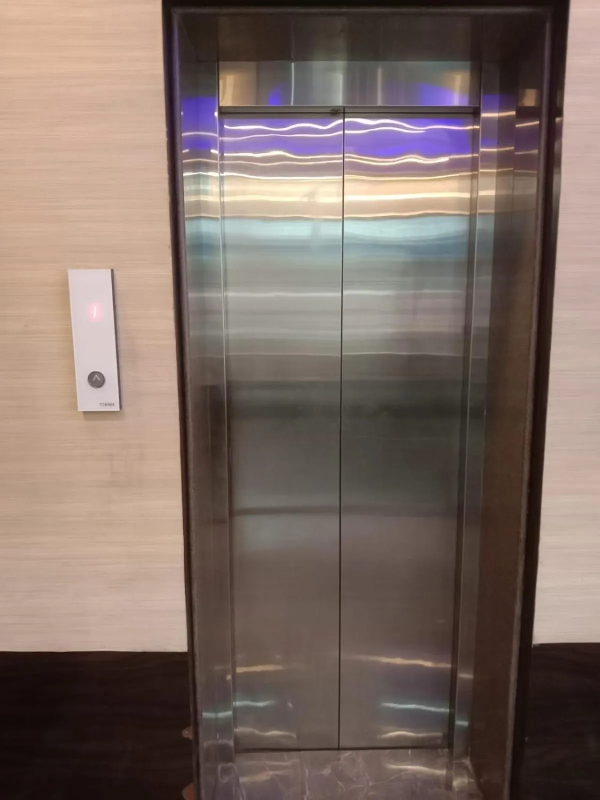 elevator in Hotel Blue Bell