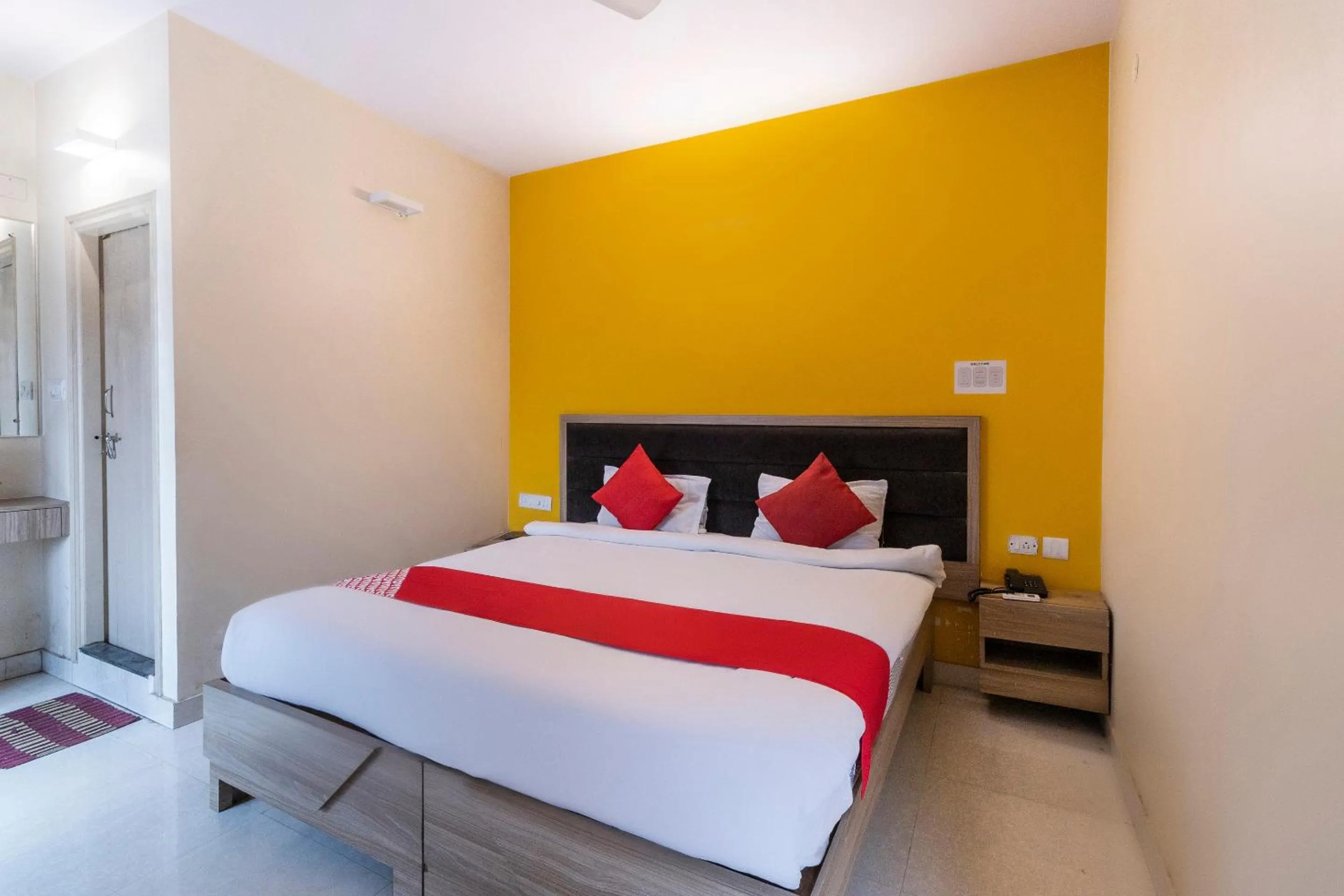 Bedroom, Bed in Hotel O Platinum Inn