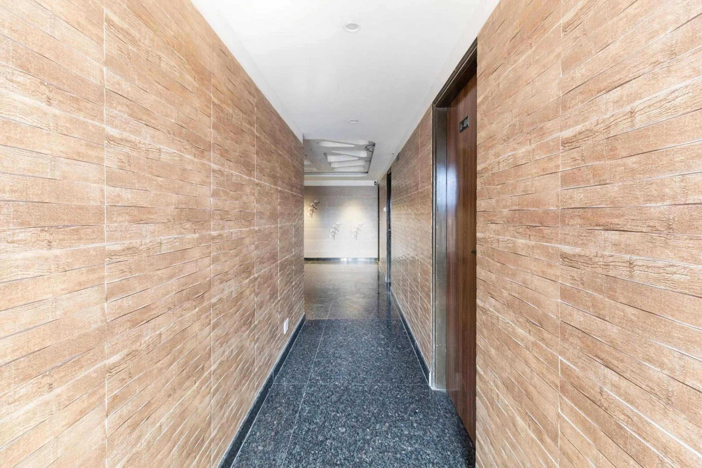 Lobby or reception in OYO 9605 Hotel Golden Inn