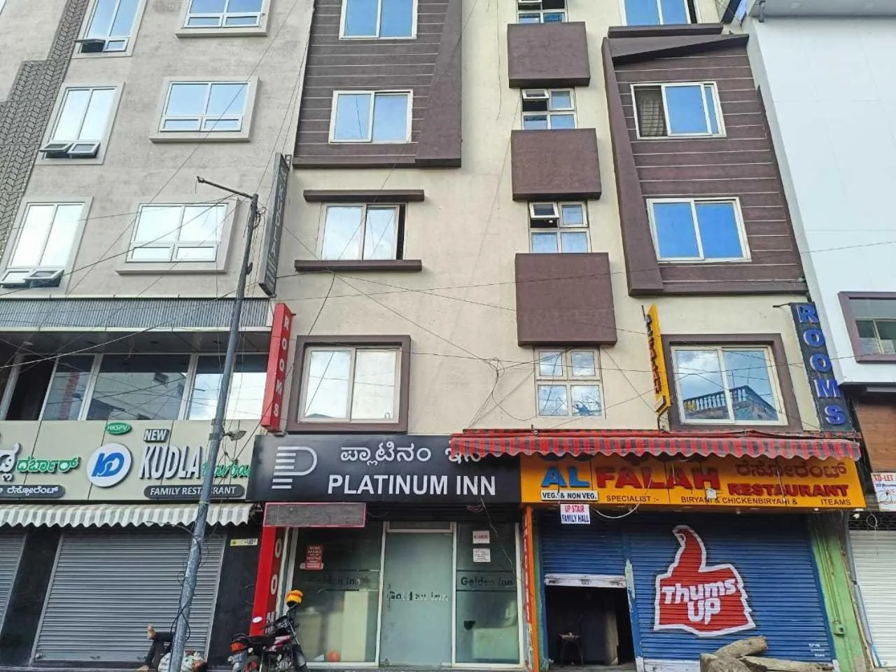 Facade/entrance in Hotel O Platinum Inn