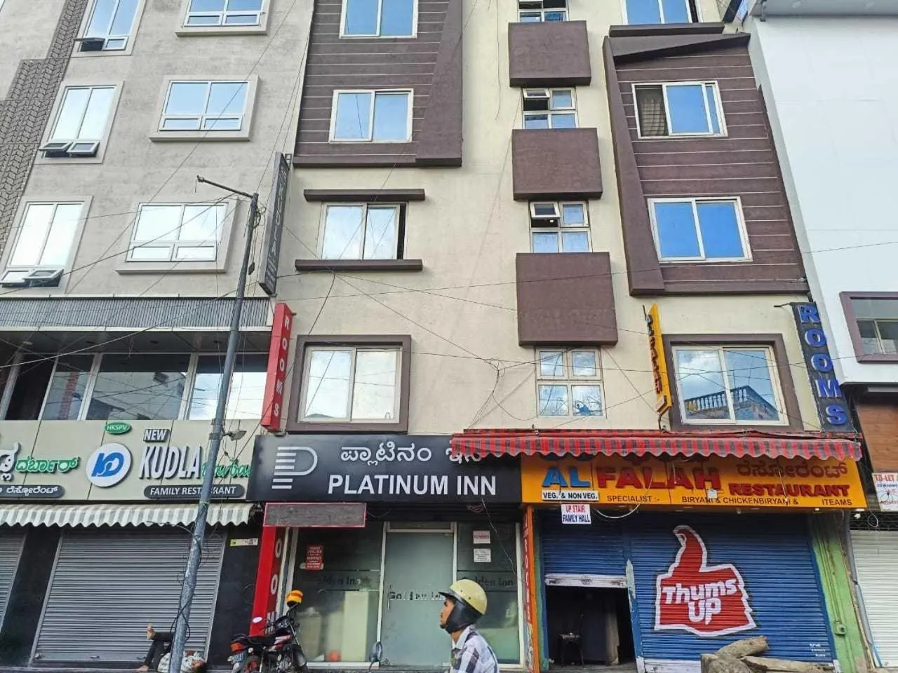 Facade/entrance in Hotel O Platinum Inn