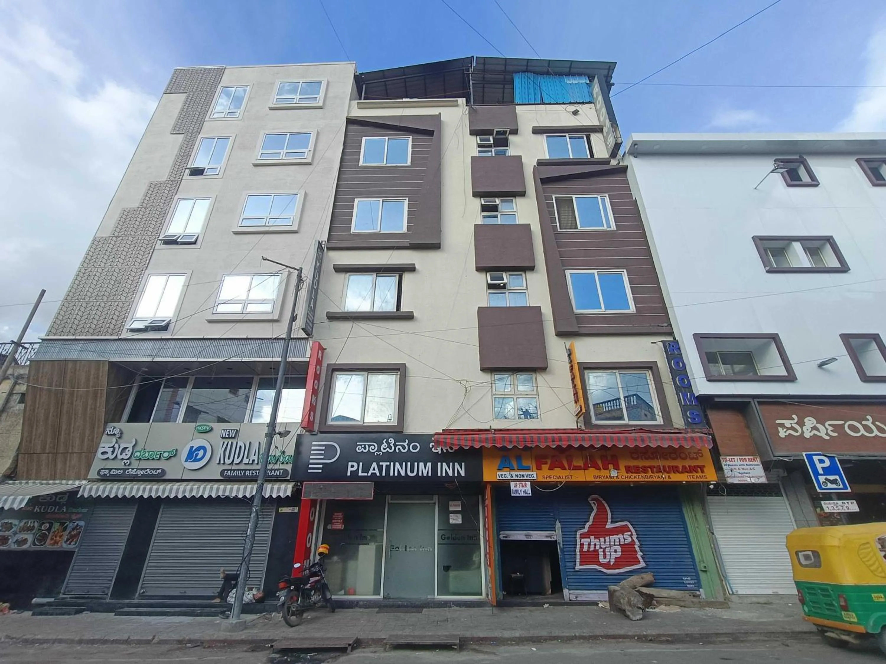 Facade/entrance in Hotel O Platinum Inn