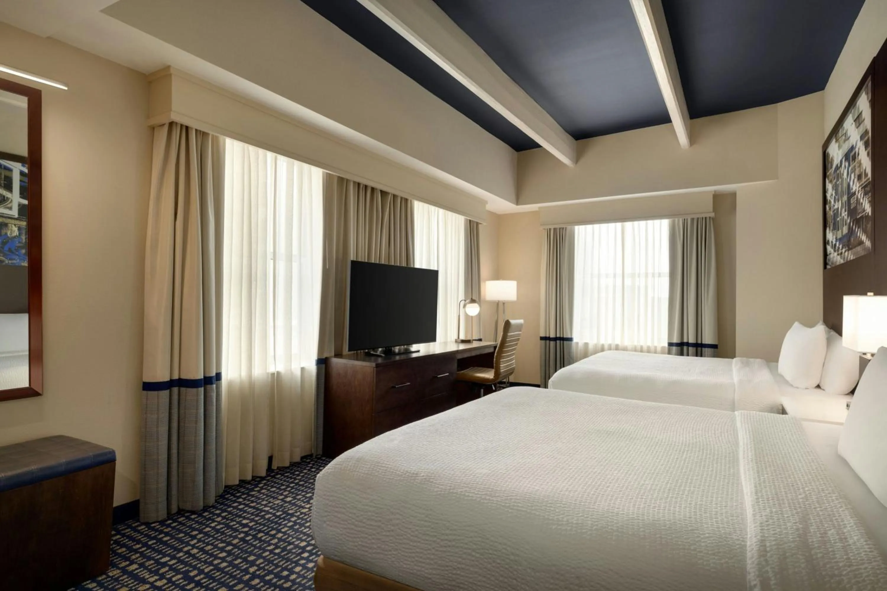 Photo of the whole room, Bed in Fairfield Inn & Suites by Marriott New Orleans Downtown/French Quarter Area
